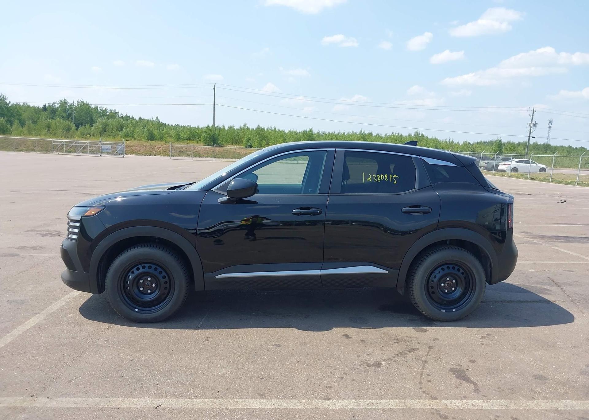 2025 NISSAN KICKS SV