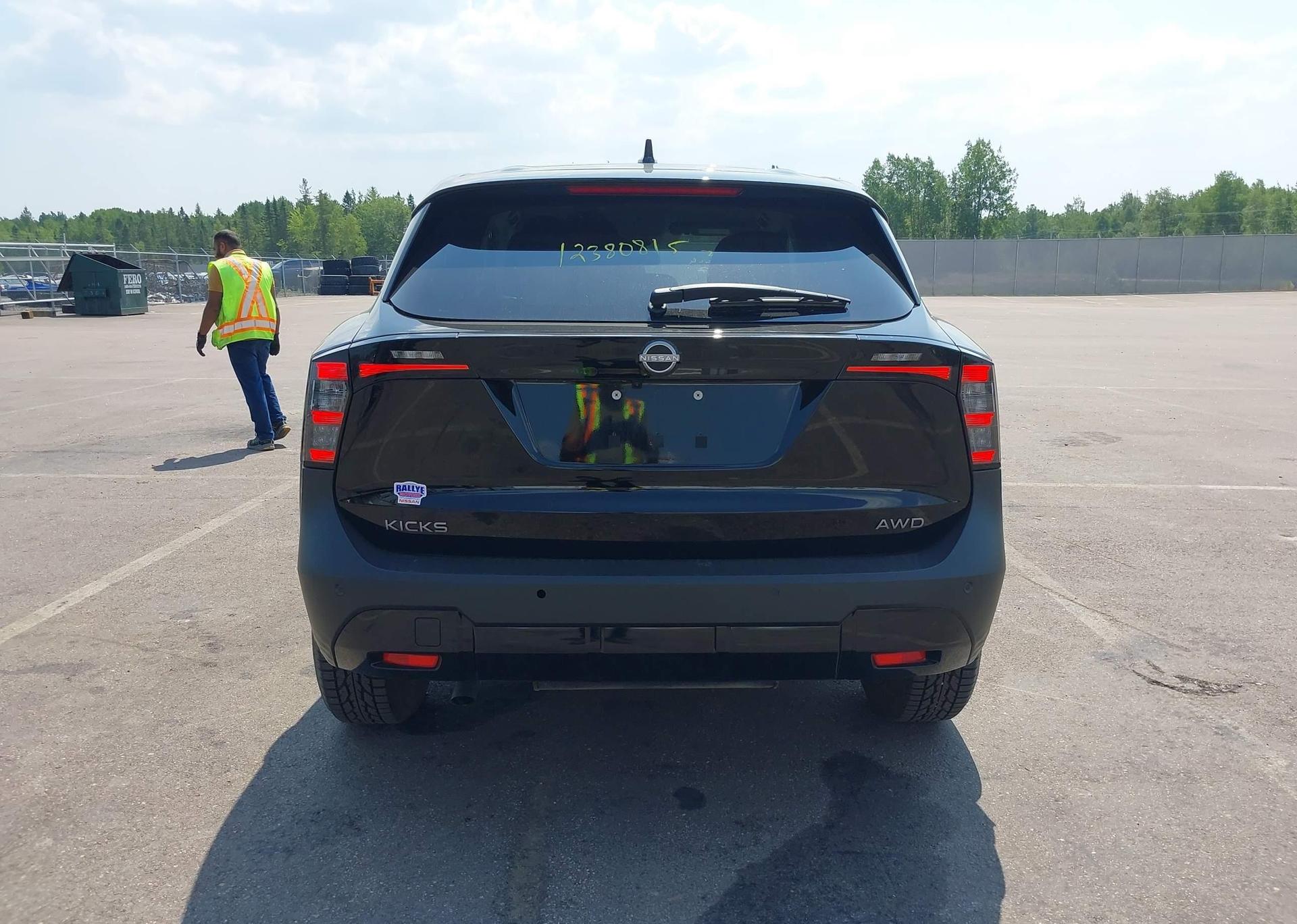 2025 NISSAN KICKS SV