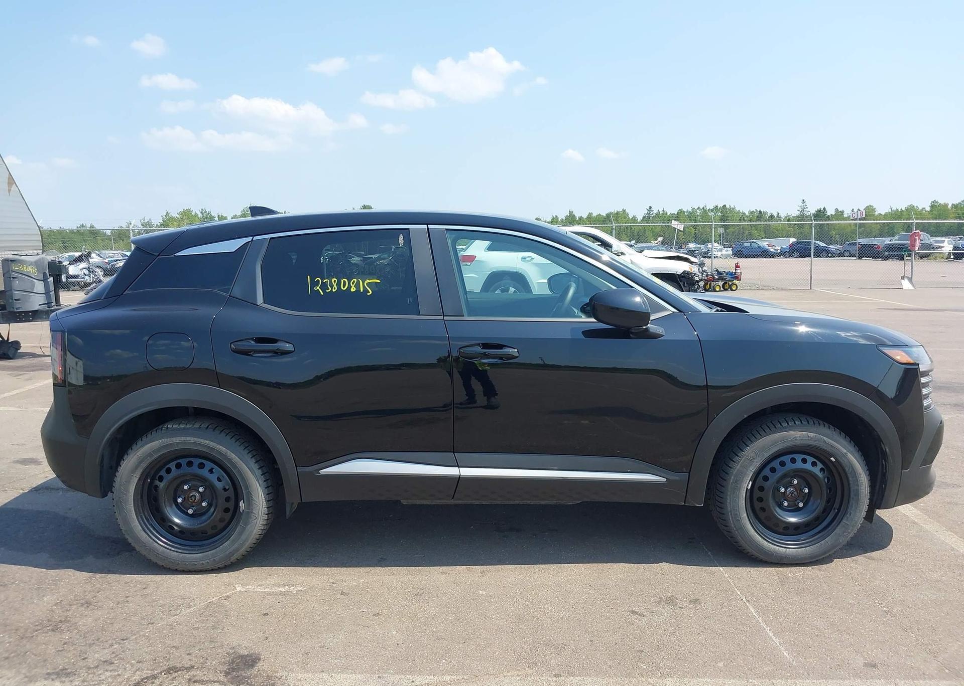 2025 NISSAN KICKS SV
