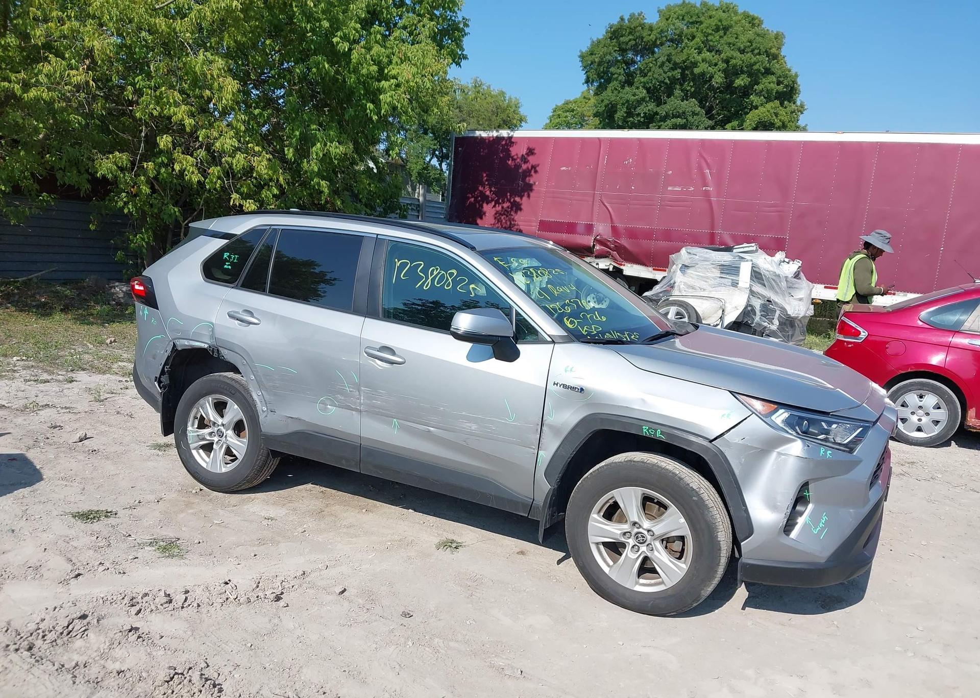 2021 TOYOTA RAV4 HYBRID XLE