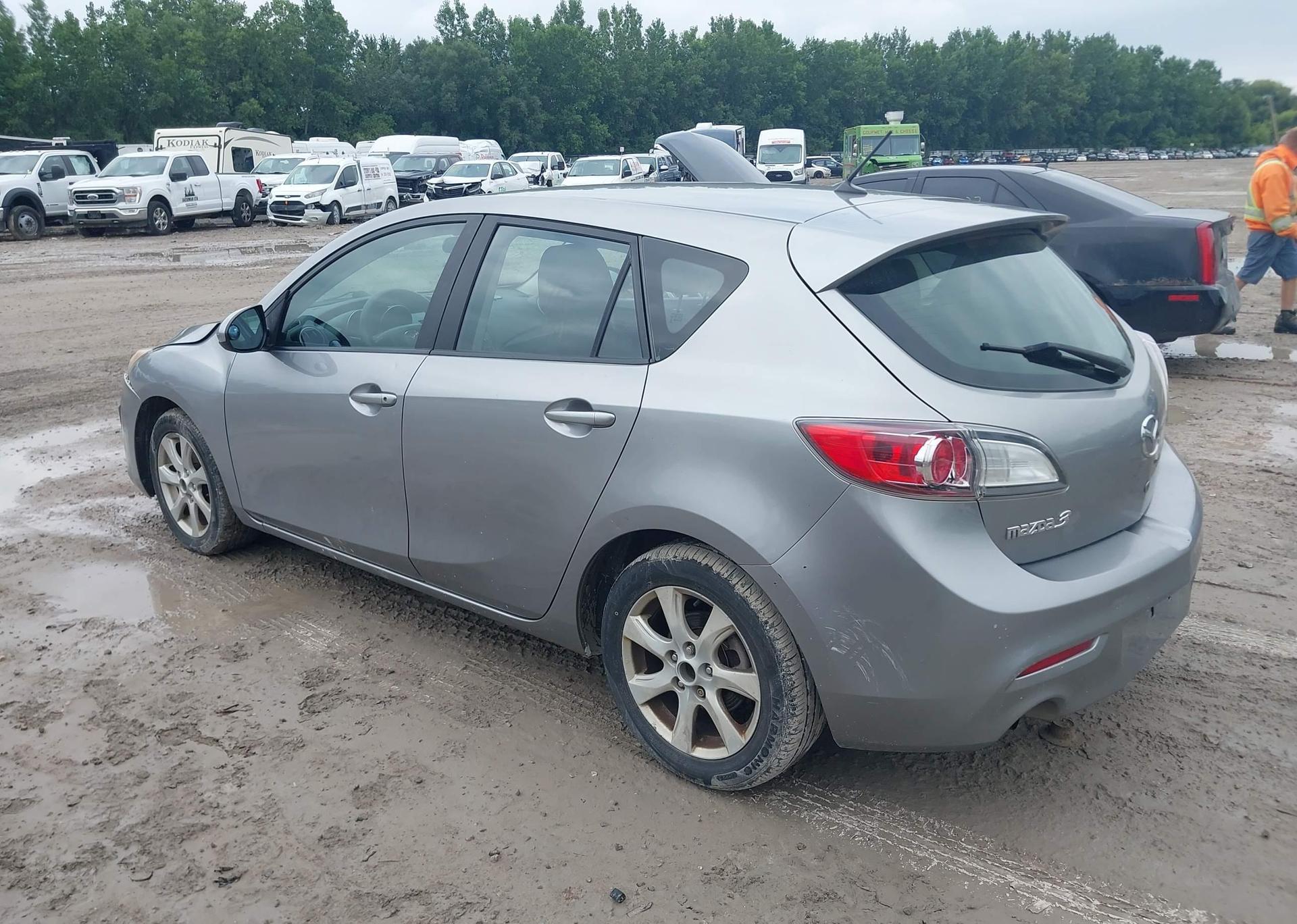 2011 MAZDA 3 I