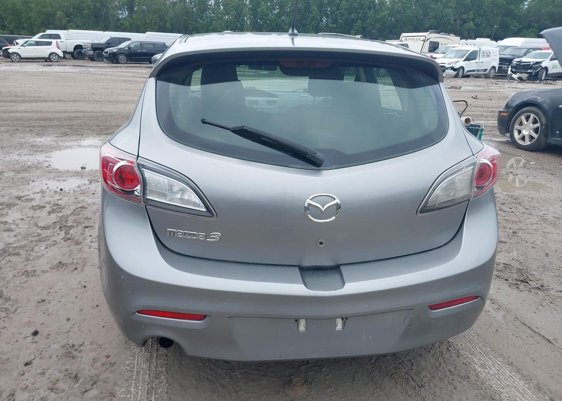 2011 MAZDA 3 I