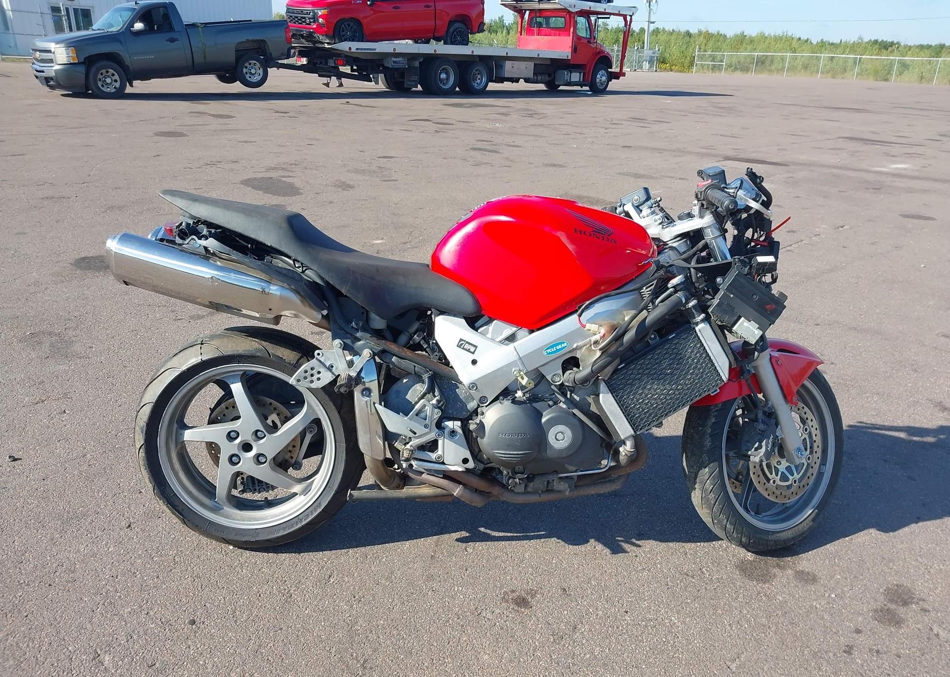 2005 HONDA VFR800