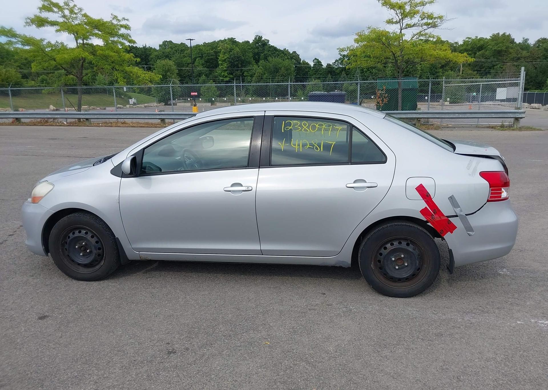 2011 TOYOTA YARIS