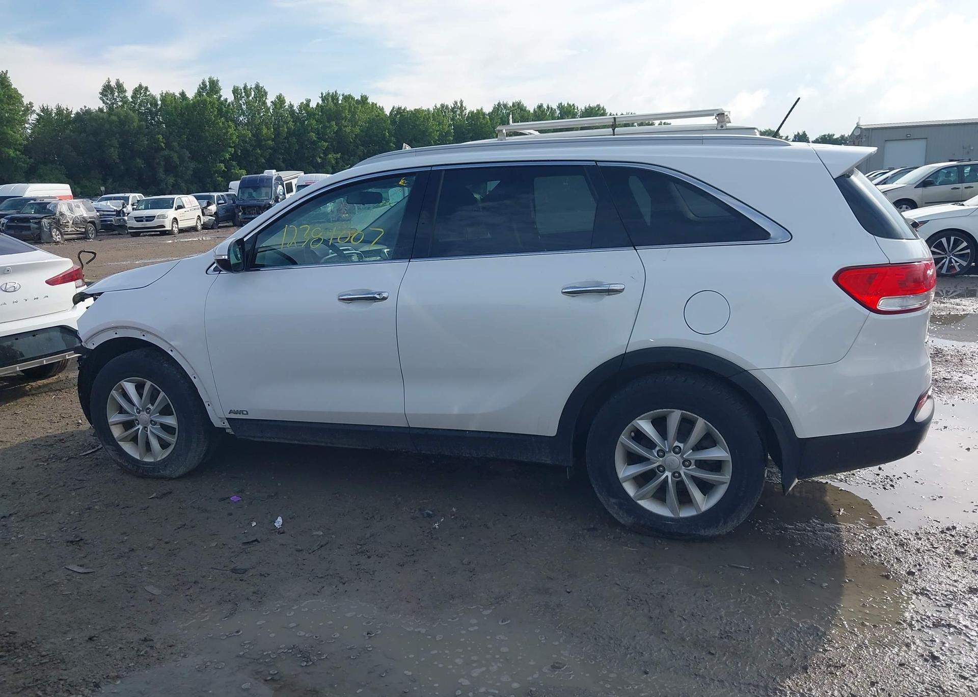 2016 KIA SORENTO LX