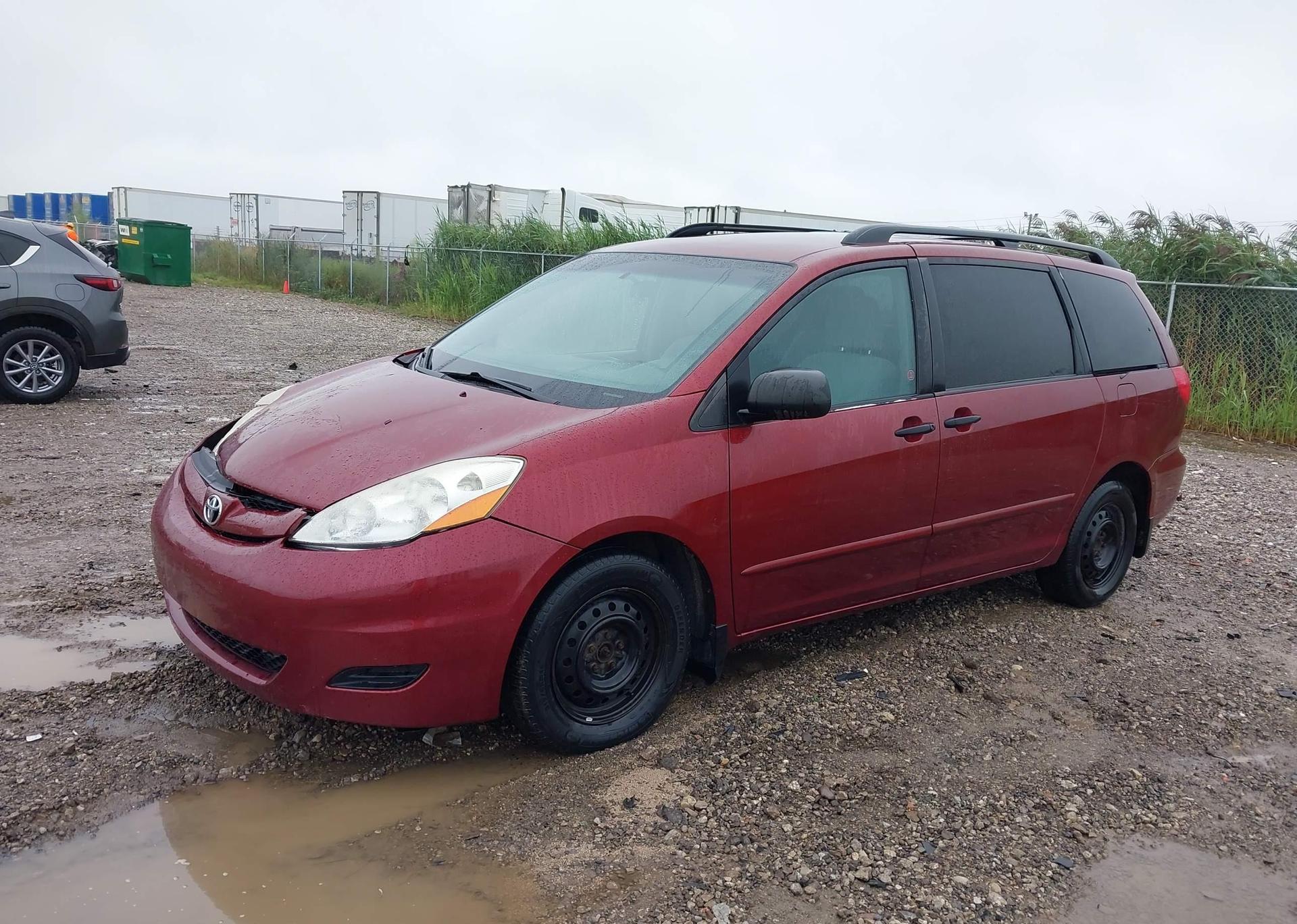 2010 TOYOTA SIENNA CE