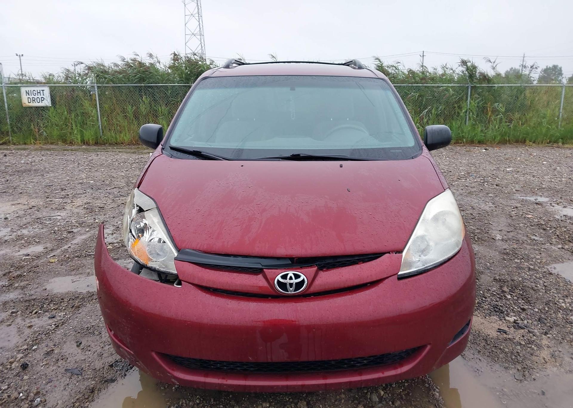 2010 TOYOTA SIENNA CE