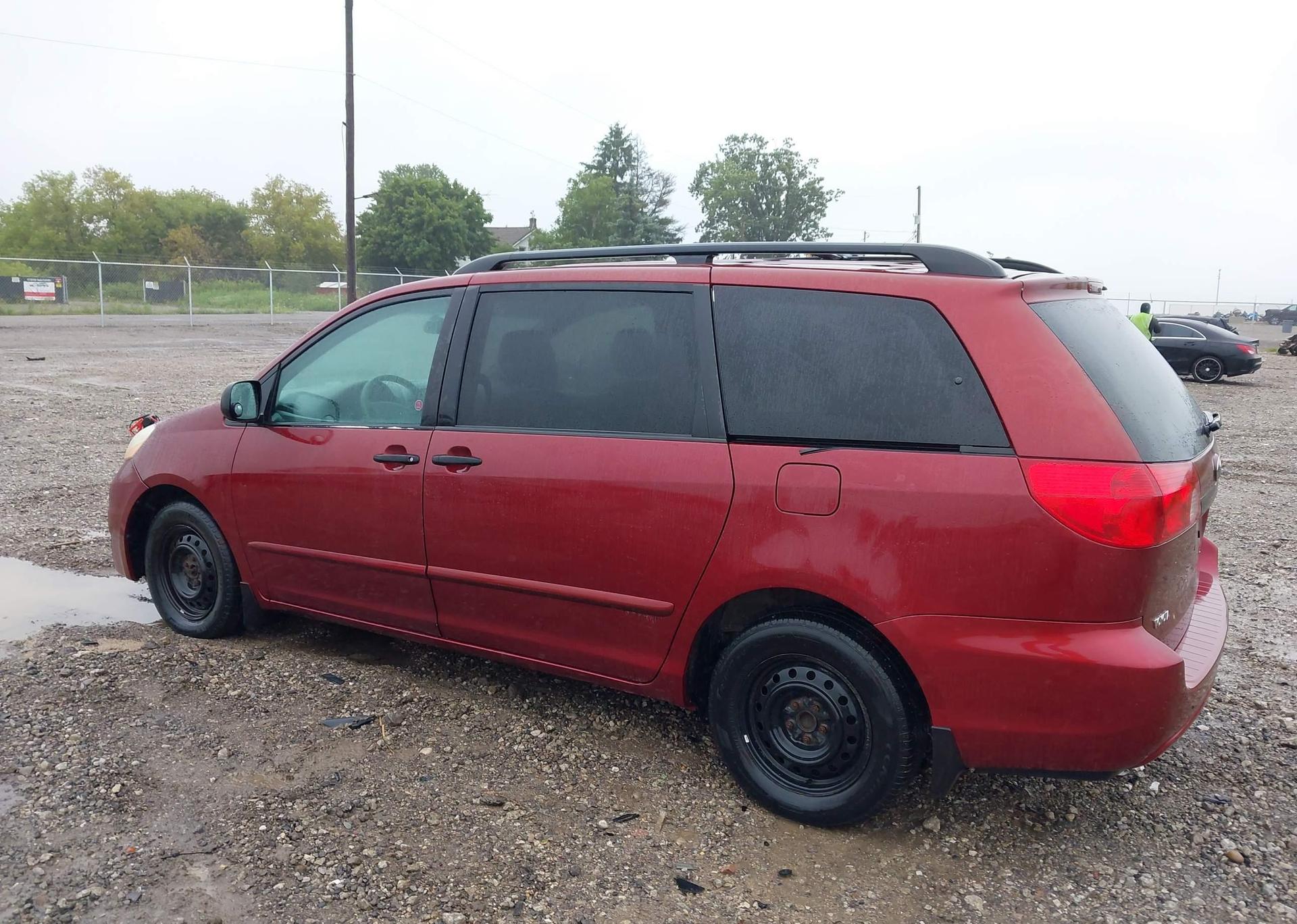 2010 TOYOTA SIENNA CE