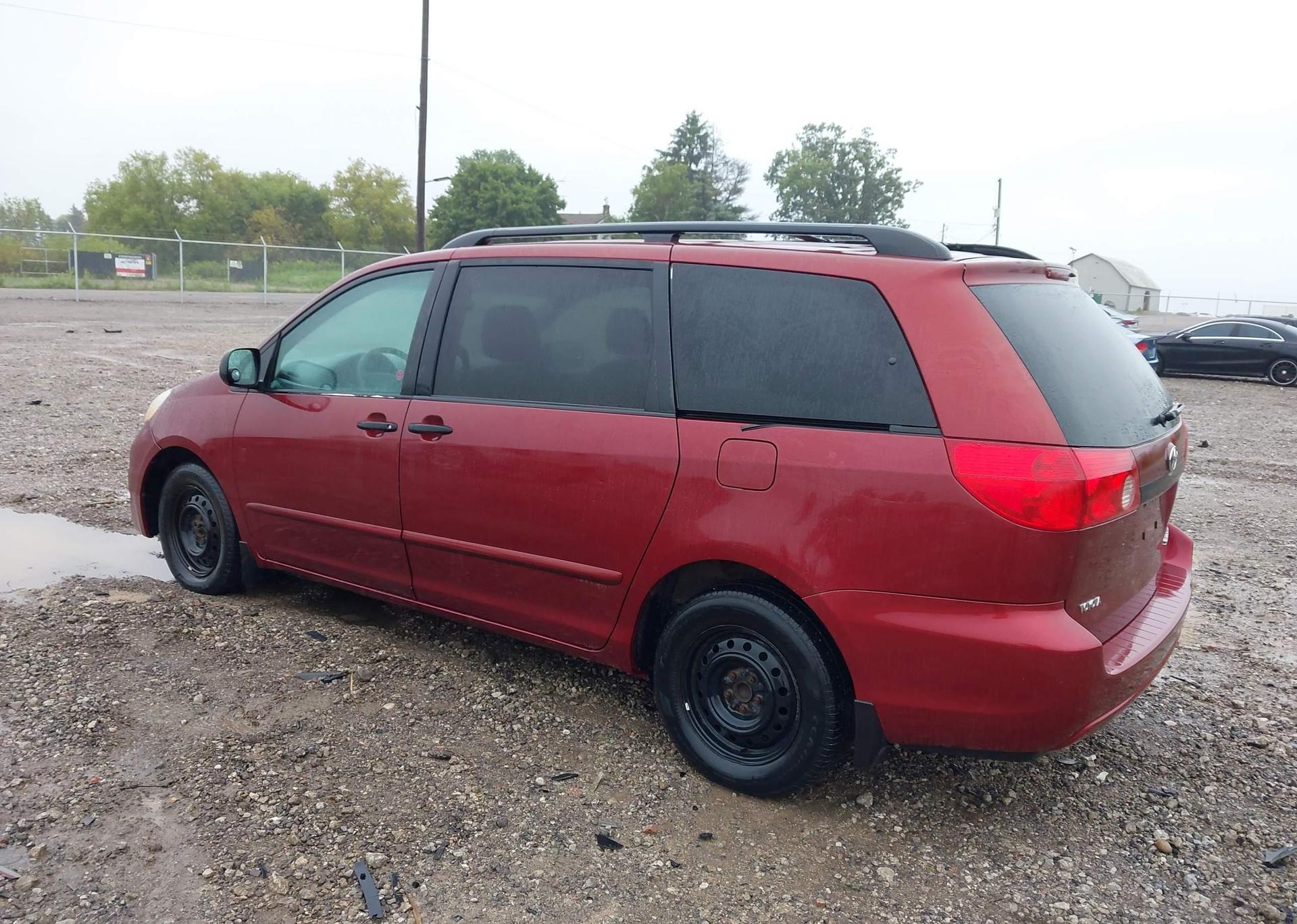 2010 TOYOTA SIENNA CE
