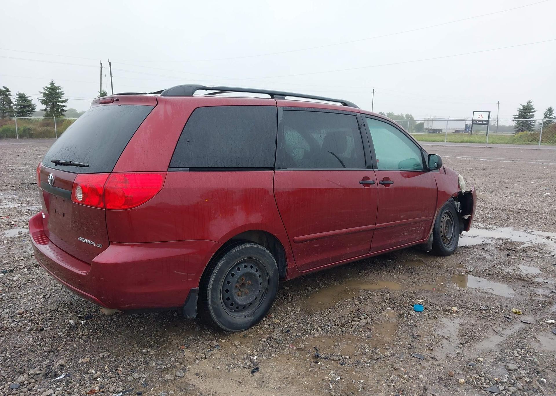 2010 TOYOTA SIENNA CE