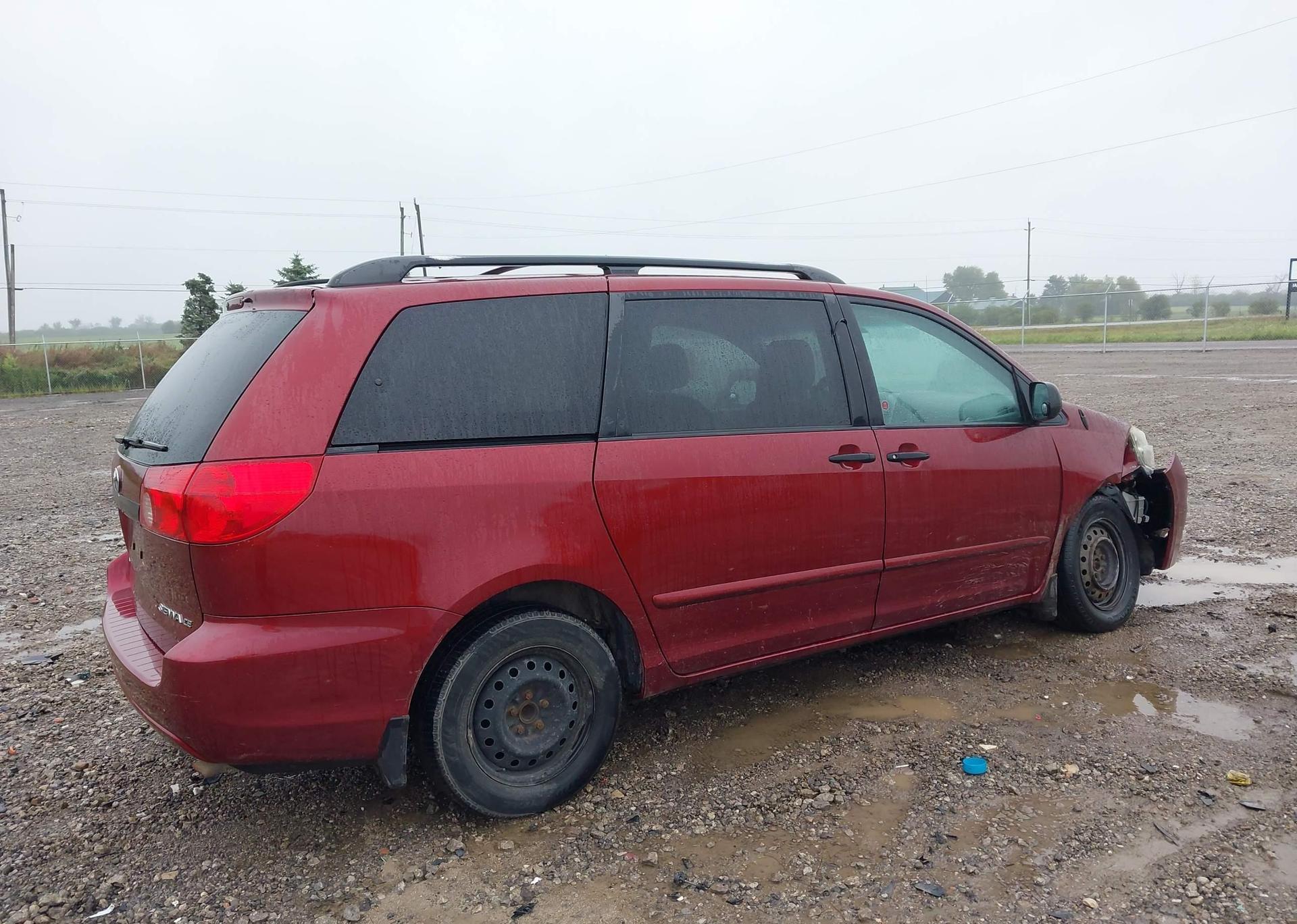 2010 TOYOTA SIENNA CE