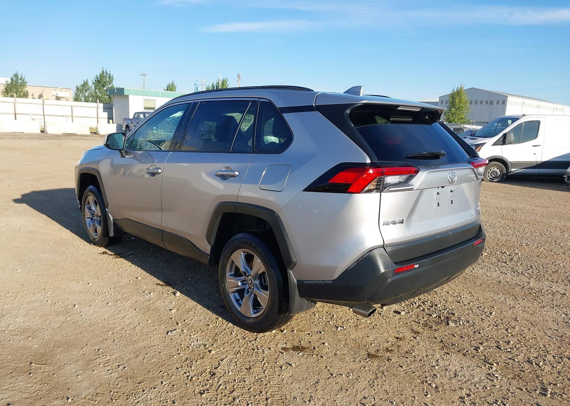 2023 TOYOTA RAV4 XLE