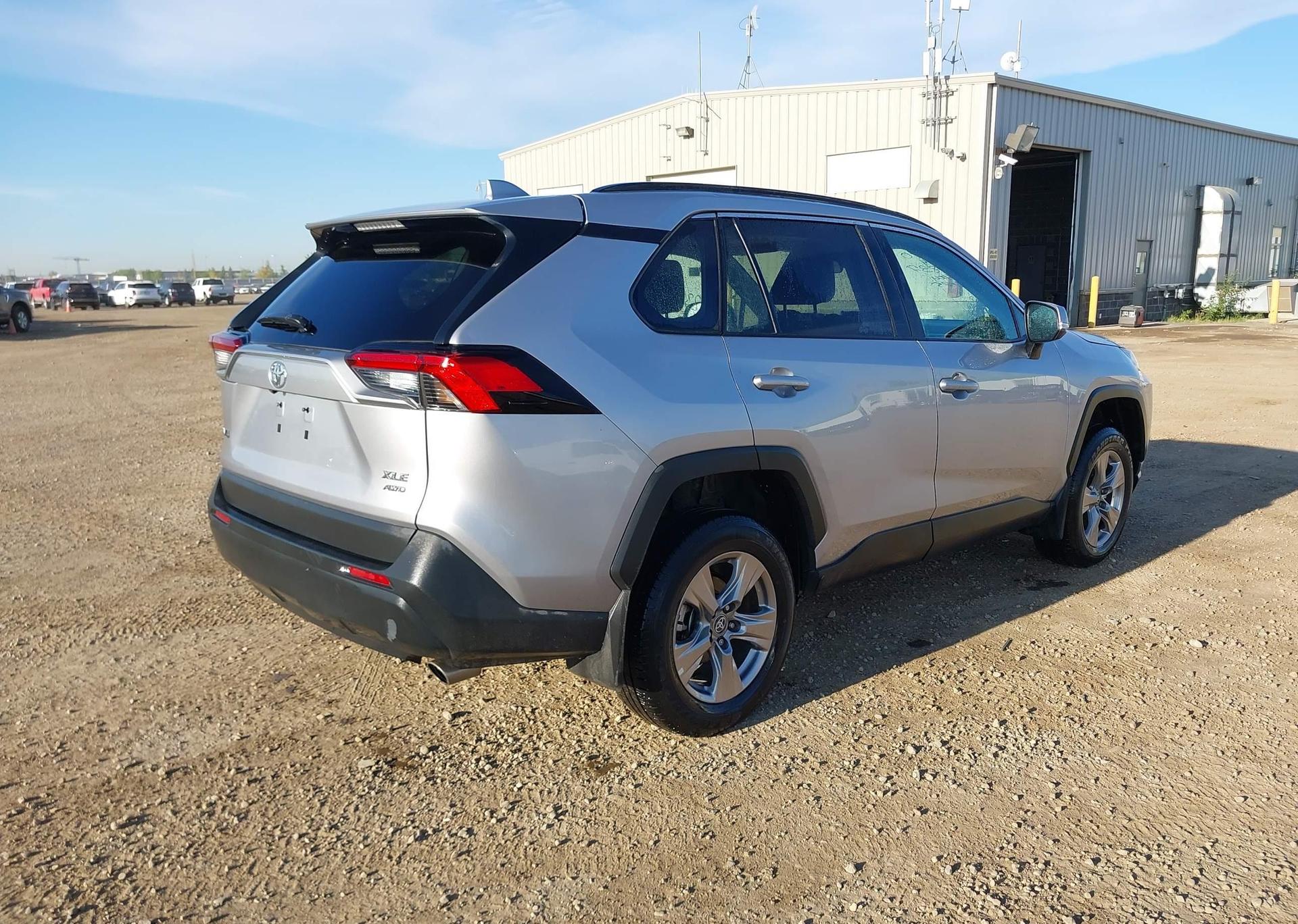 2023 TOYOTA RAV4 XLE