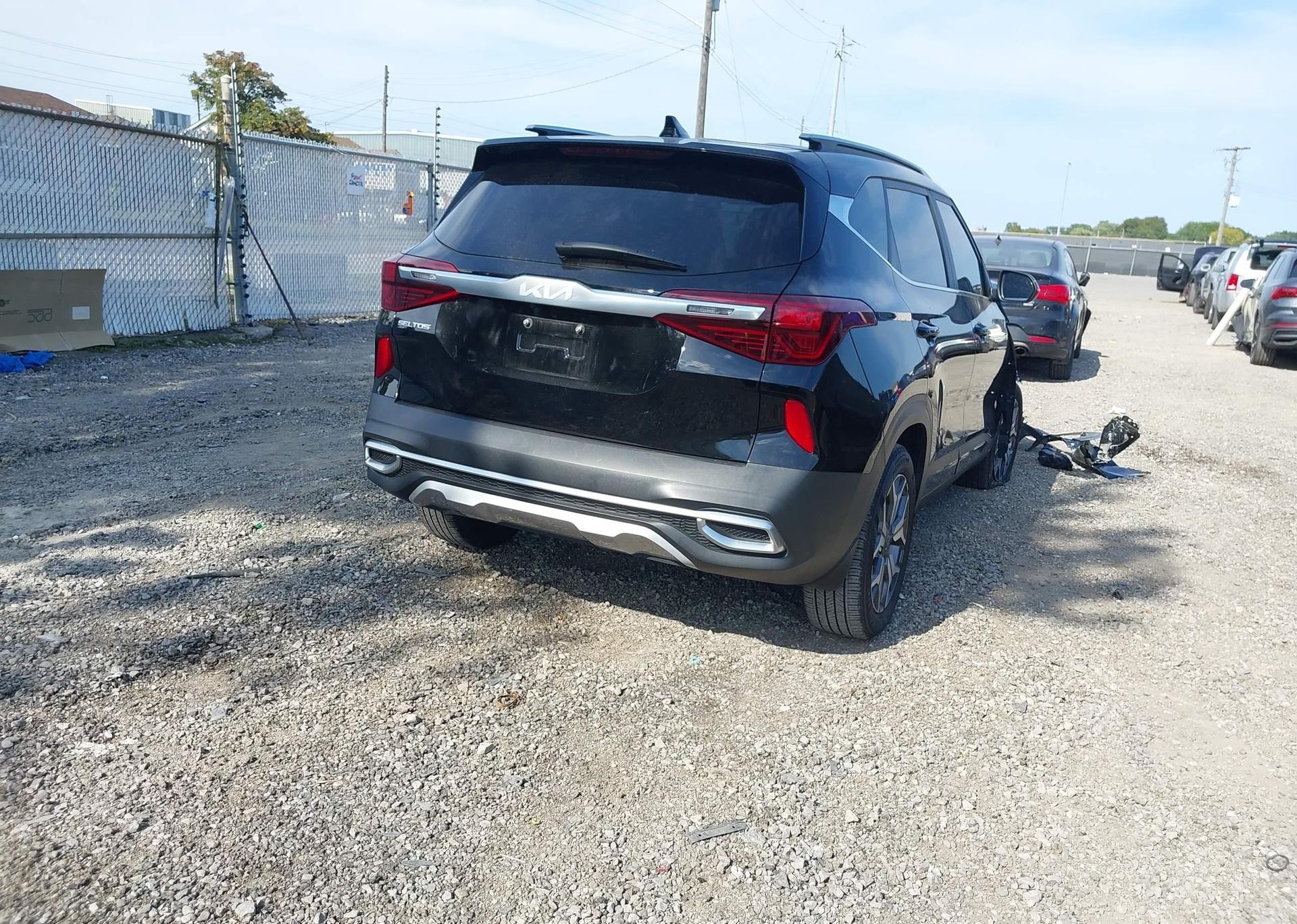 2023 KIA SELTOS EX