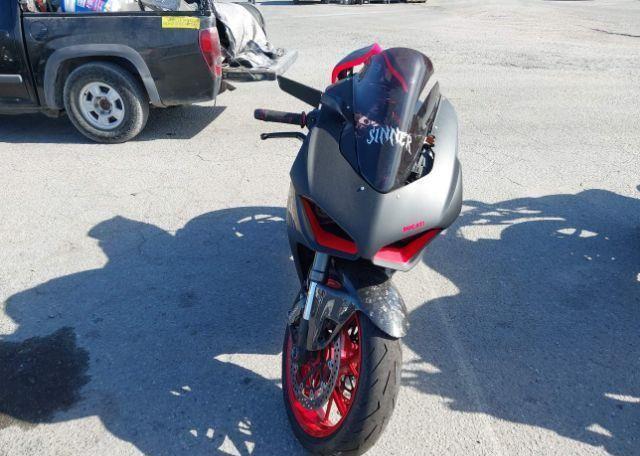 2022 DUCATI PANIGALE V2