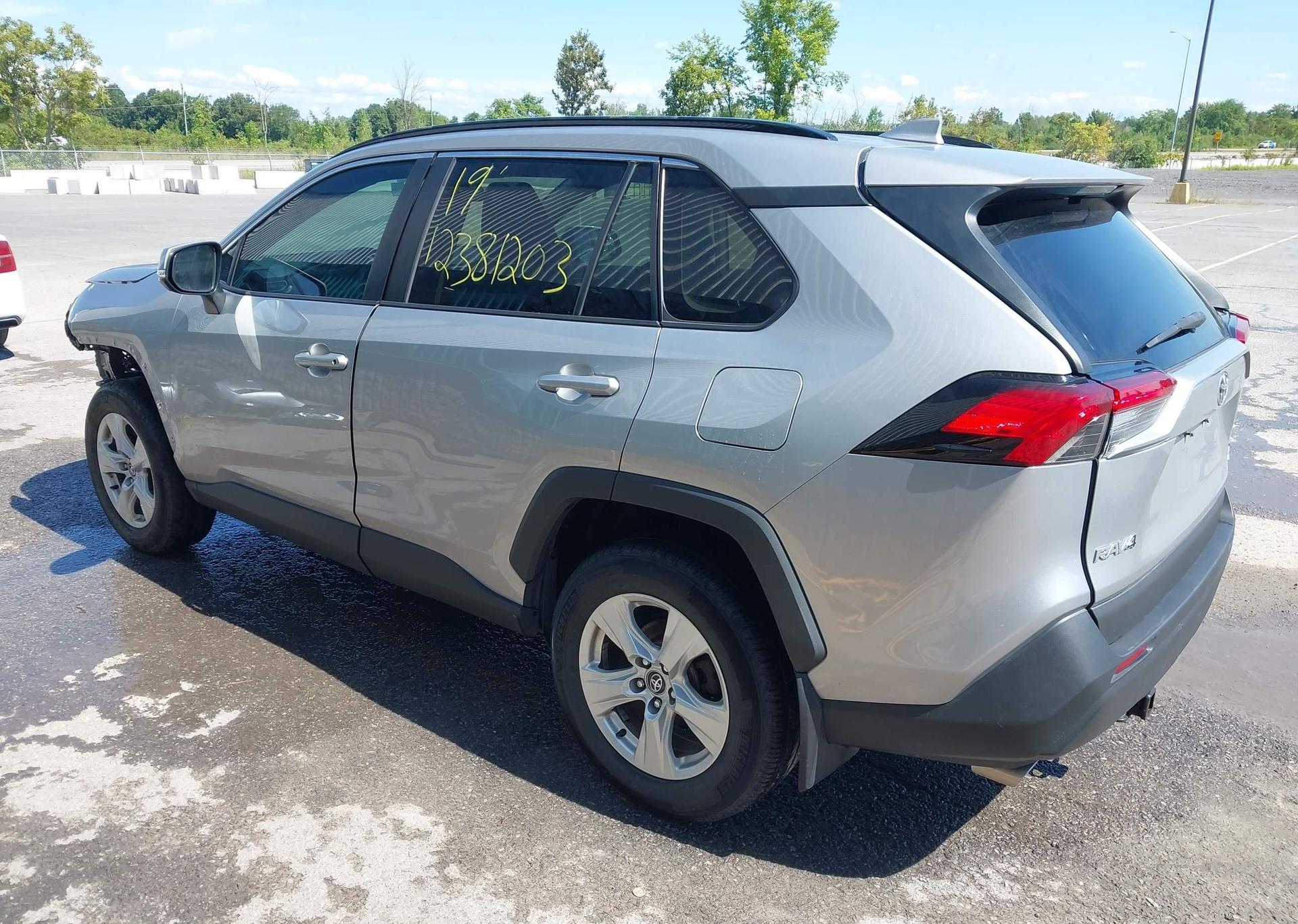 2019 TOYOTA RAV4 XLE
