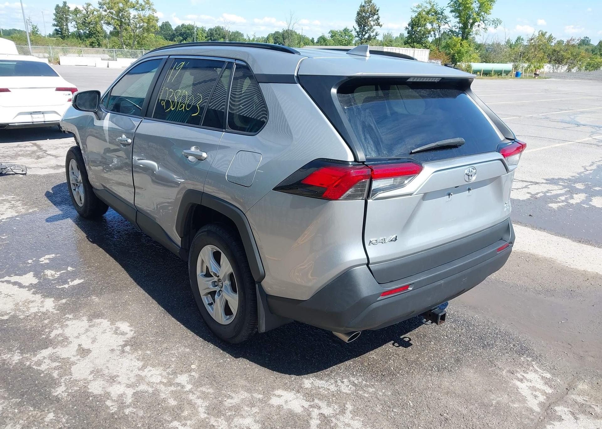 2019 TOYOTA RAV4 XLE