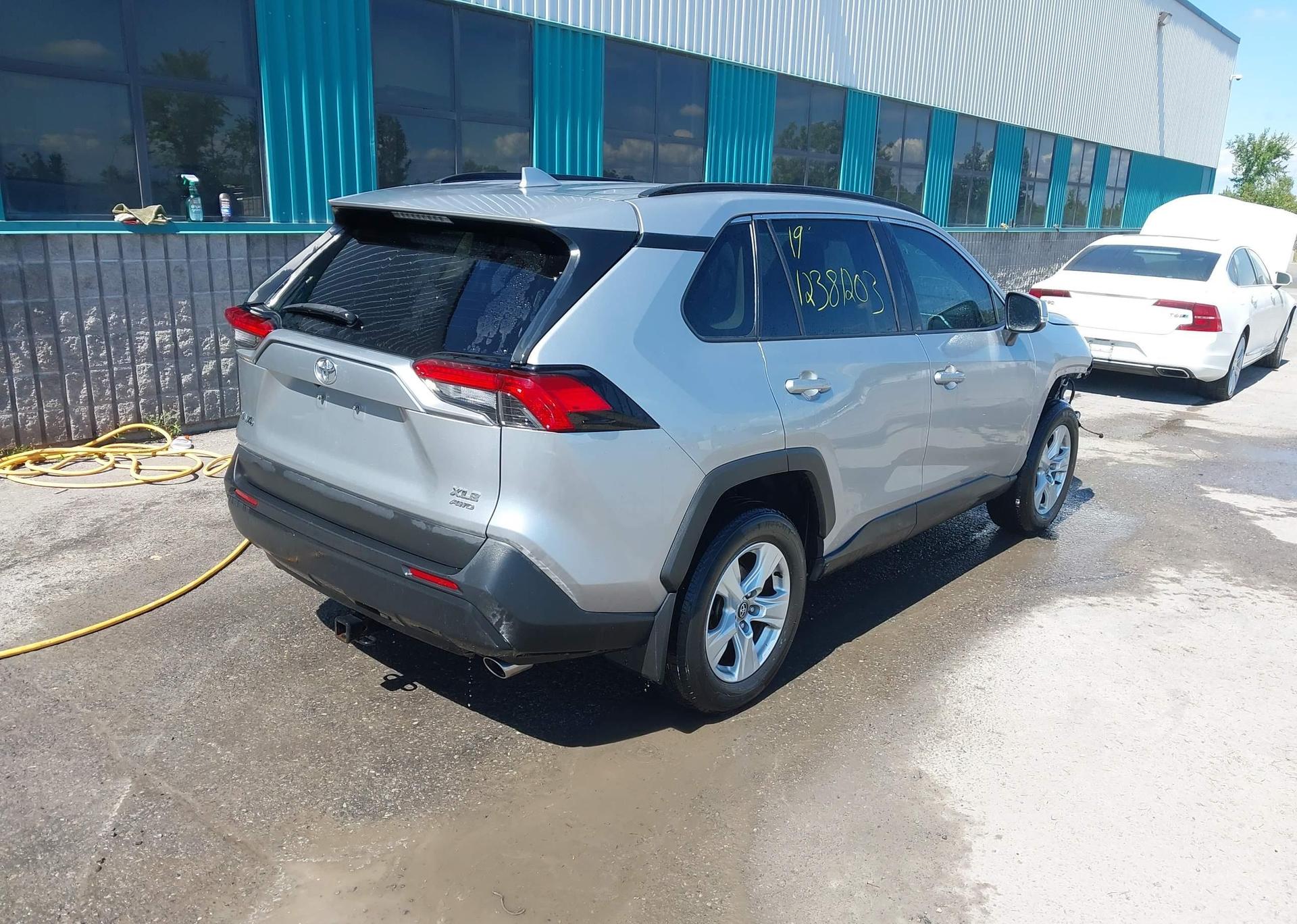 2019 TOYOTA RAV4 XLE