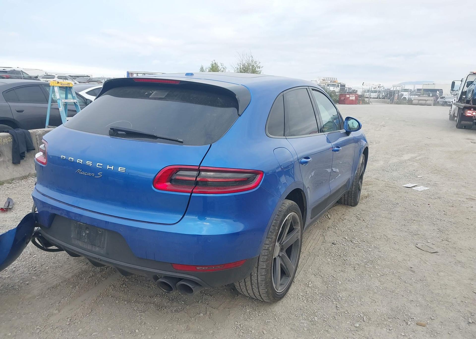 2015 PORSCHE MACAN S