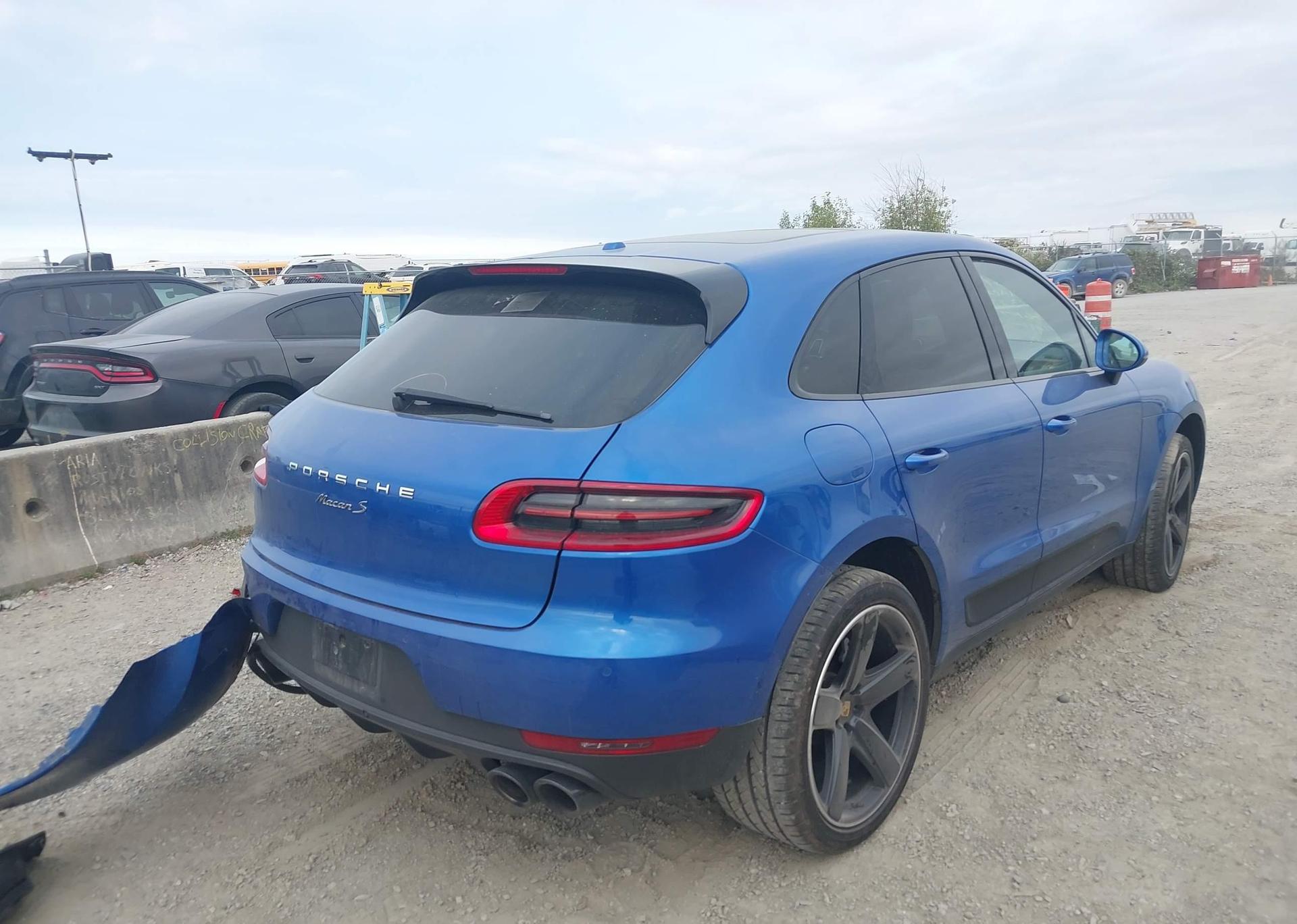 2015 PORSCHE MACAN S