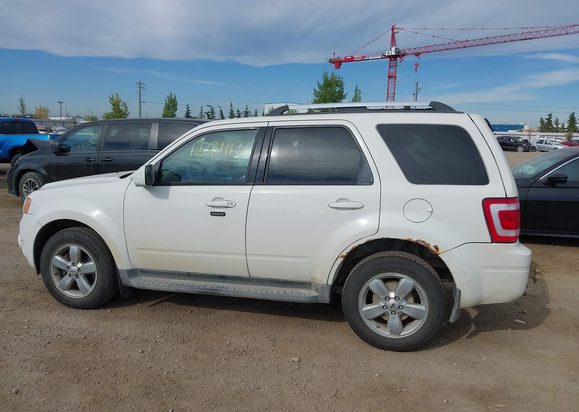 2010 FORD ESCAPE LIMITED