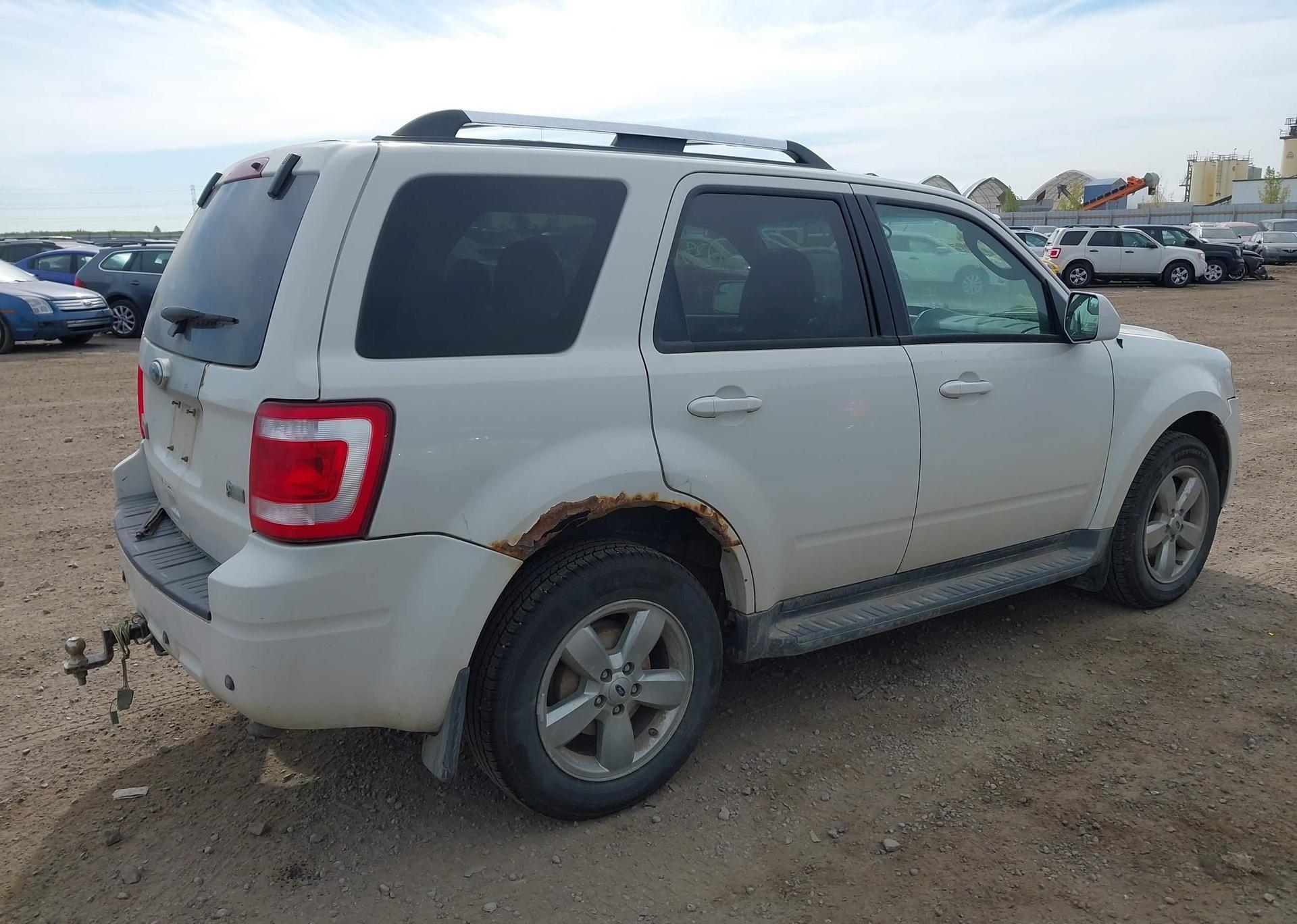 2010 FORD ESCAPE LIMITED