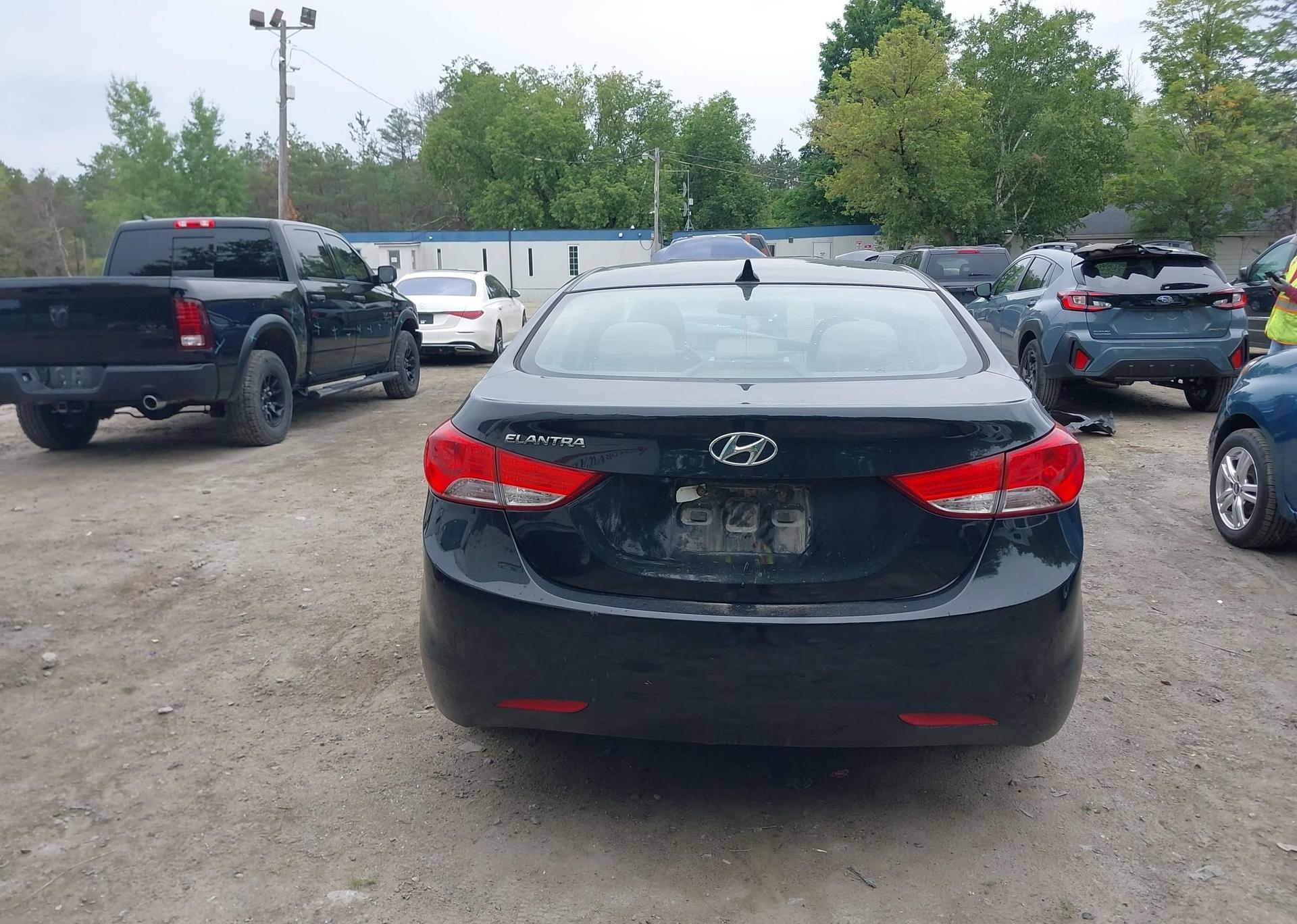 2013 HYUNDAI ELANTRA GL