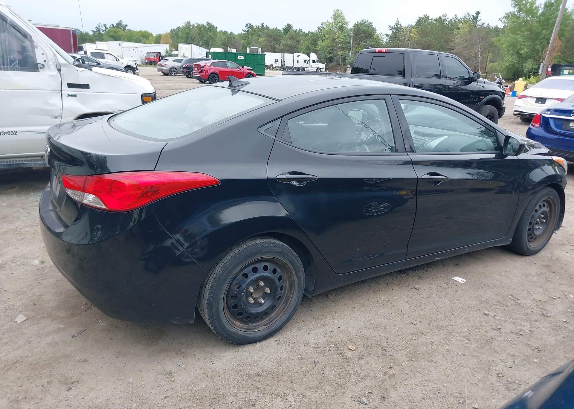 2013 HYUNDAI ELANTRA GL