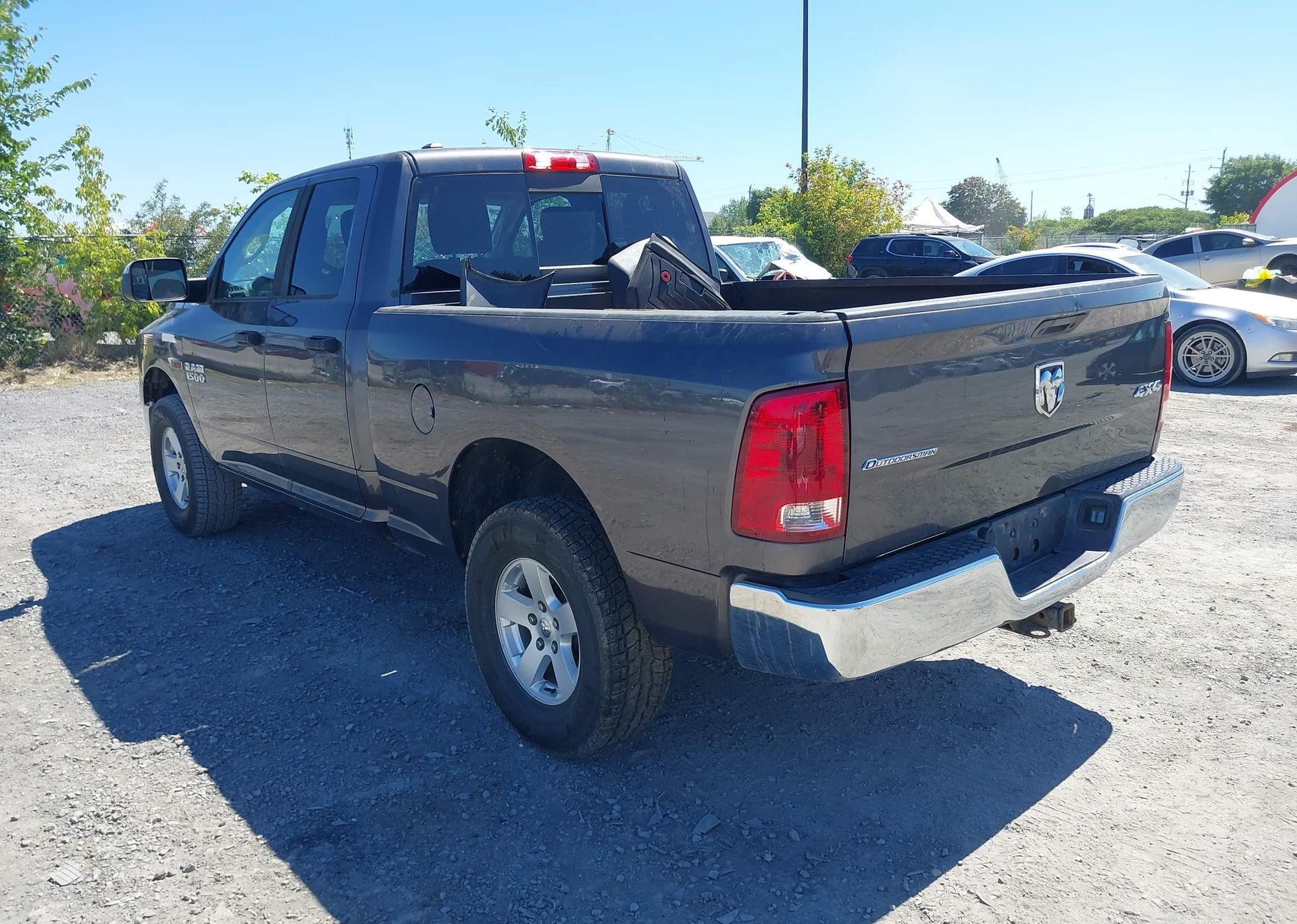 2016 RAM 1500 SLT