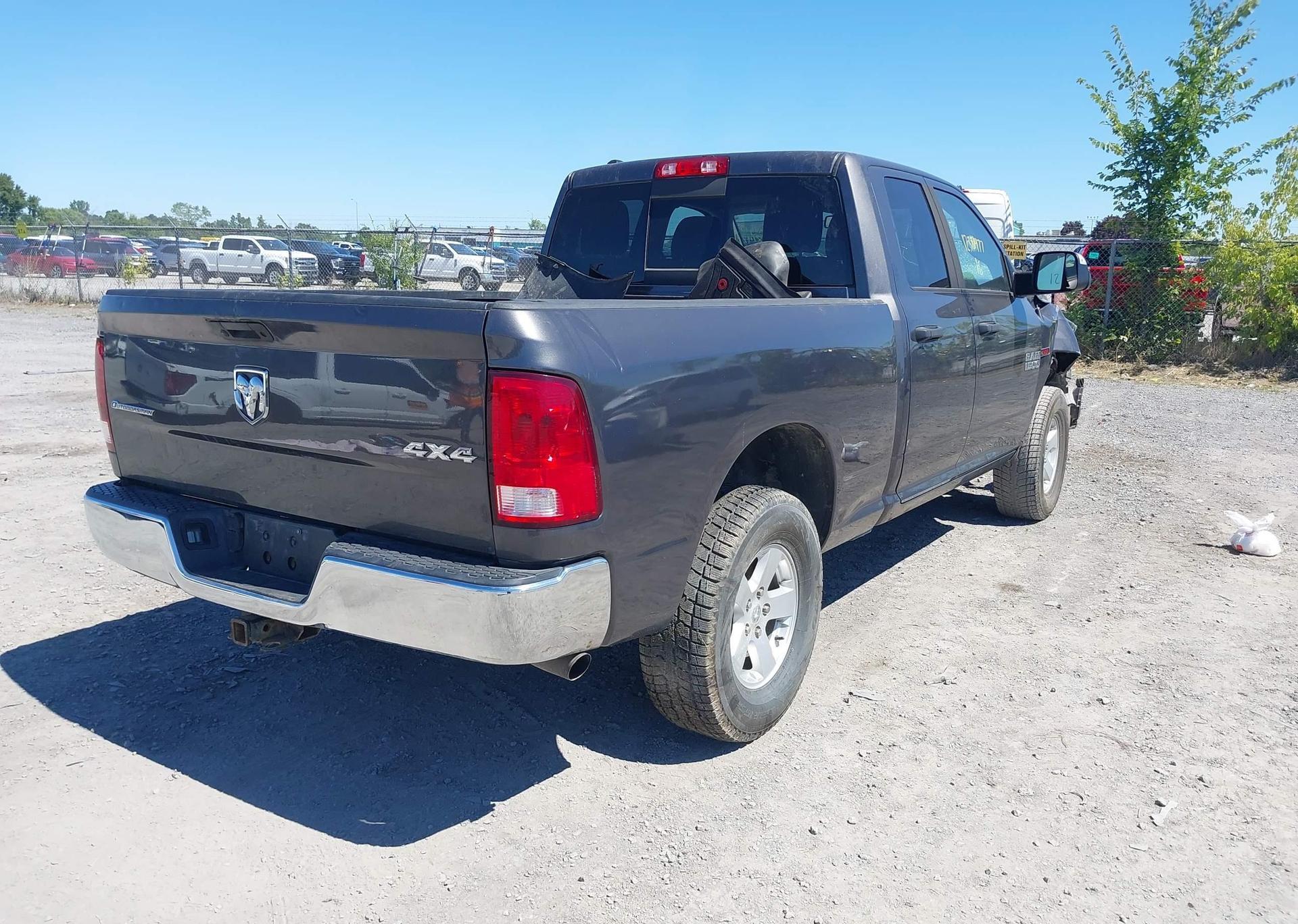 2016 RAM 1500 SLT
