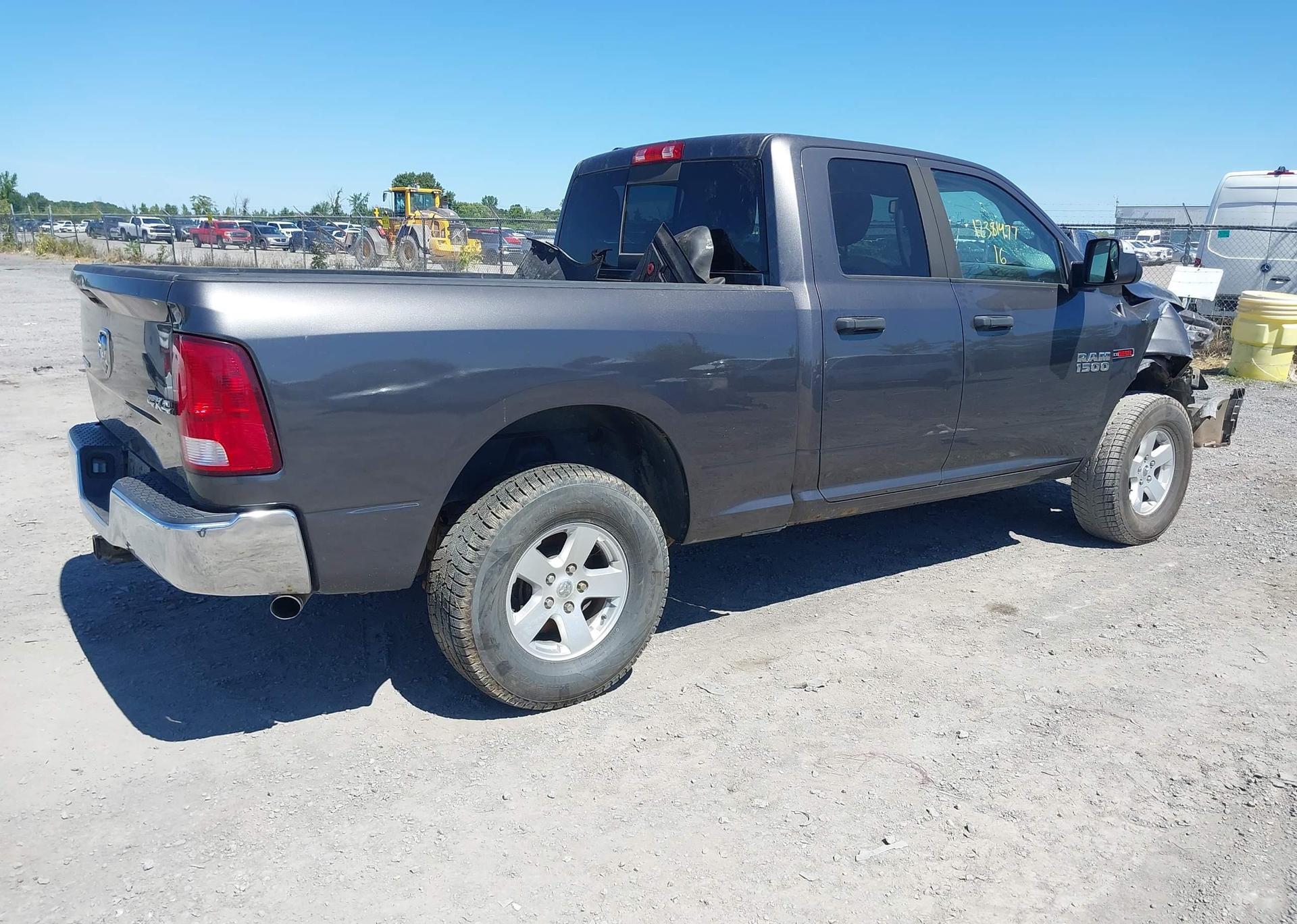 2016 RAM 1500 SLT