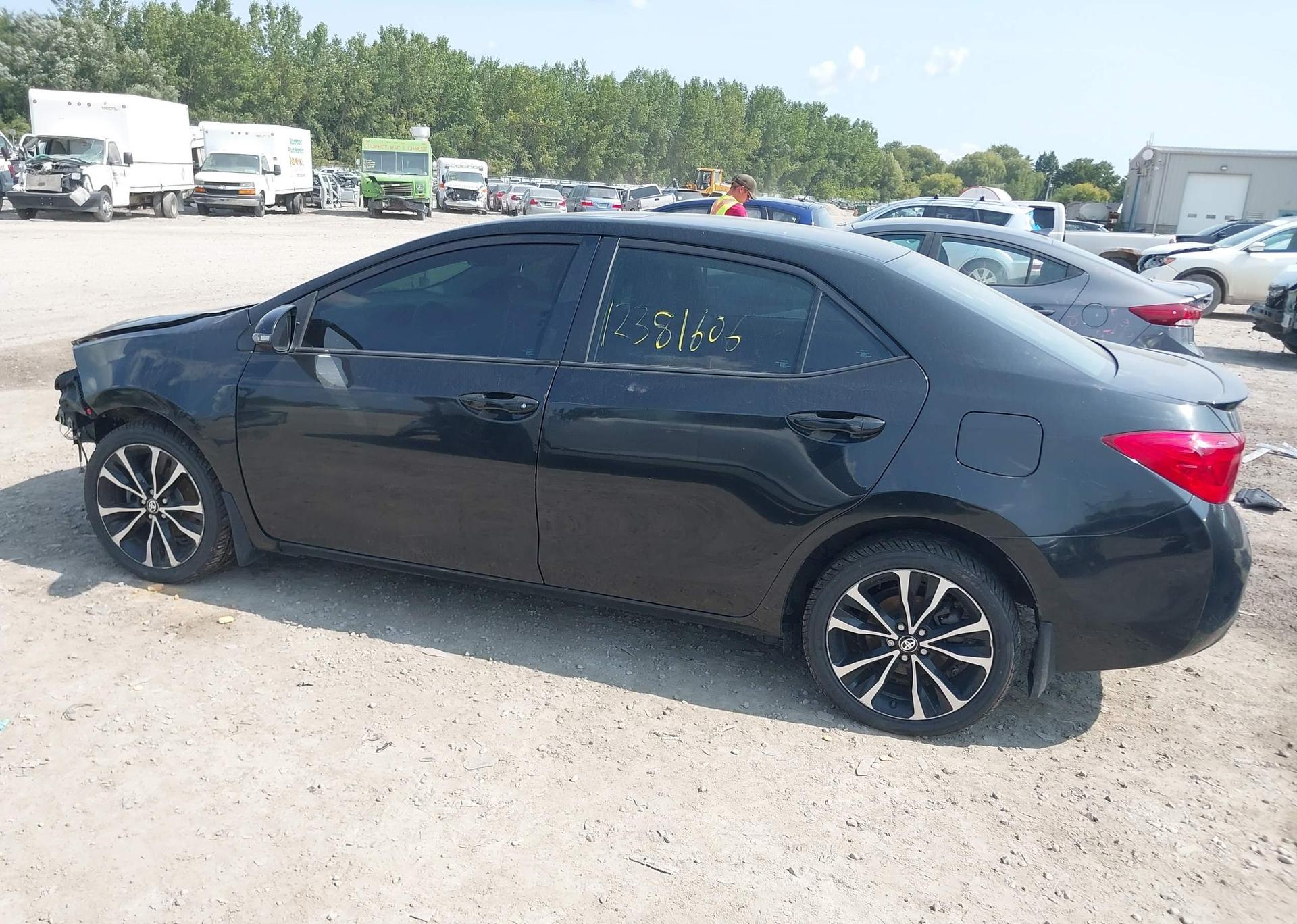 2019 TOYOTA COROLLA SE