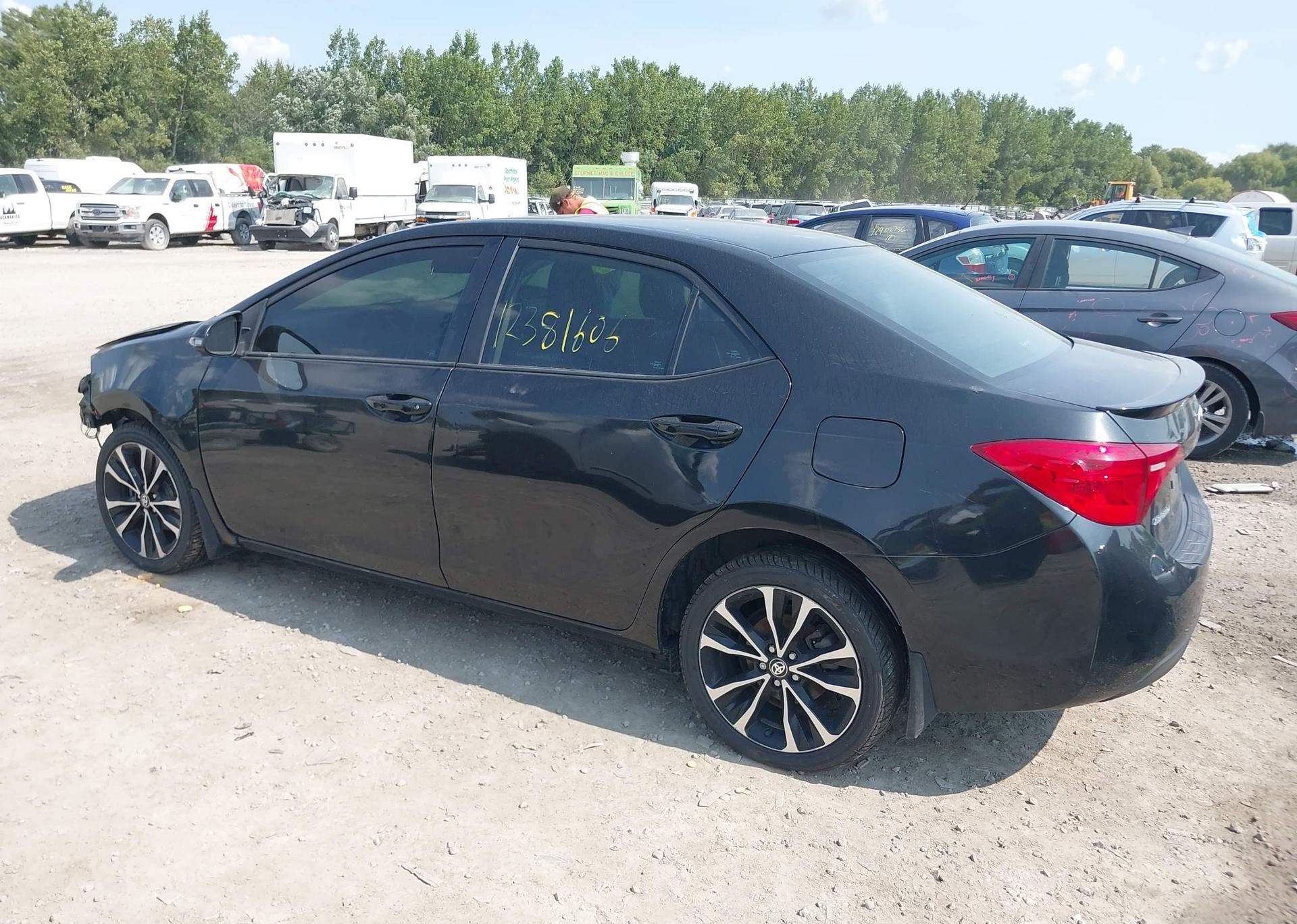 2019 TOYOTA COROLLA SE