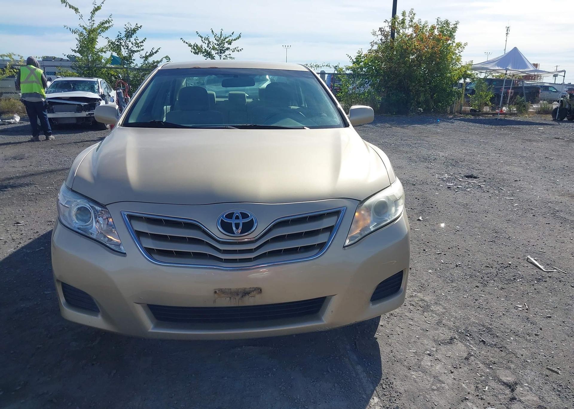 2011 TOYOTA CAMRY LE