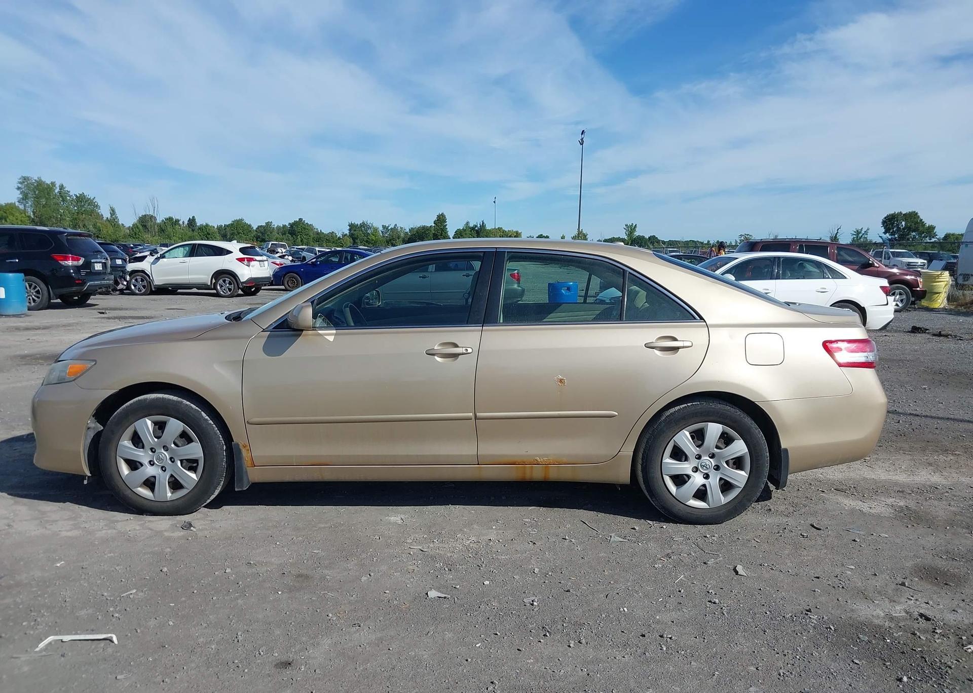 2011 TOYOTA CAMRY LE