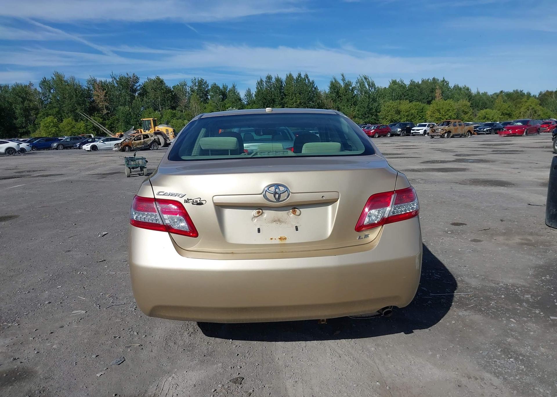 2011 TOYOTA CAMRY LE