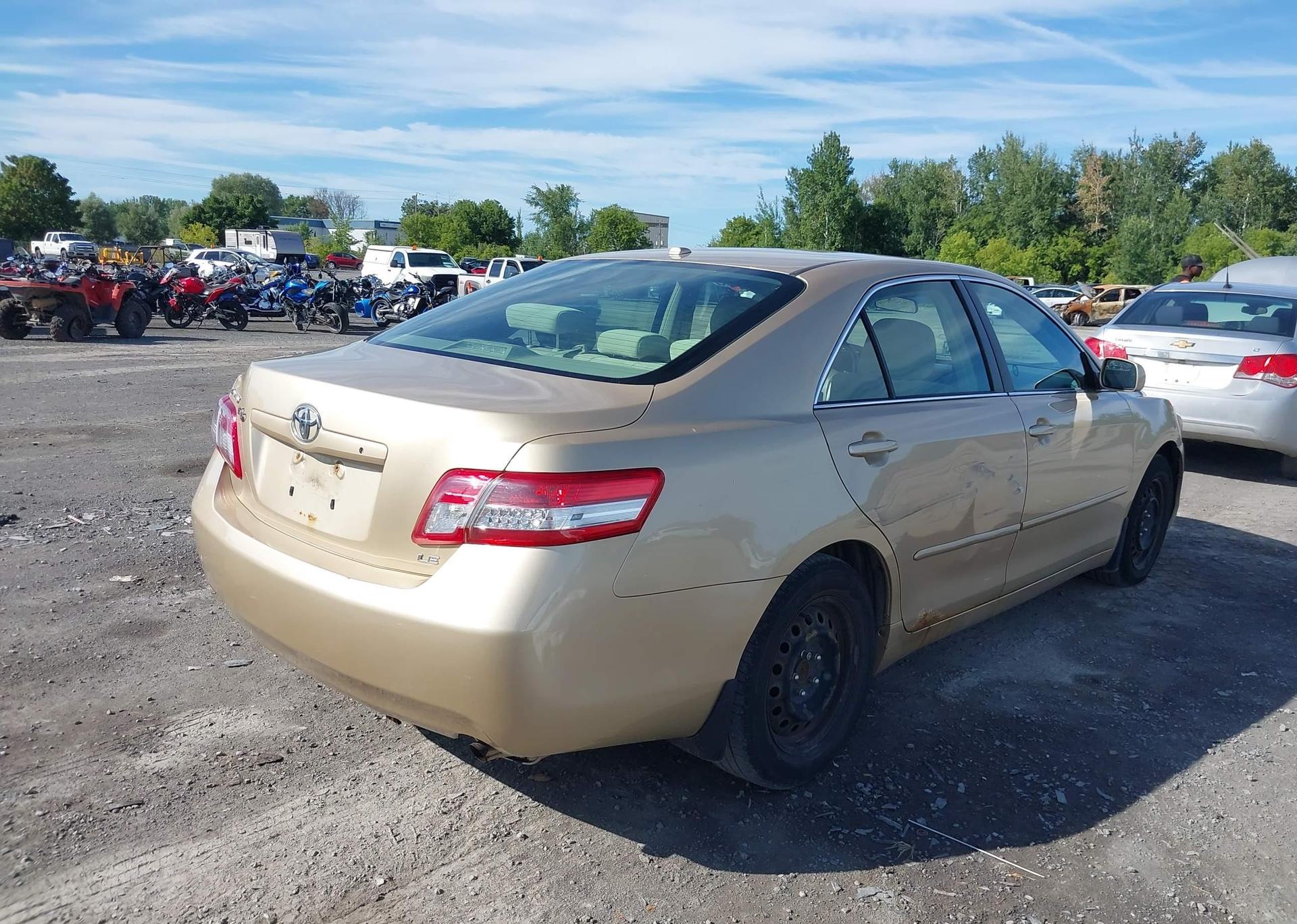 2011 TOYOTA CAMRY LE