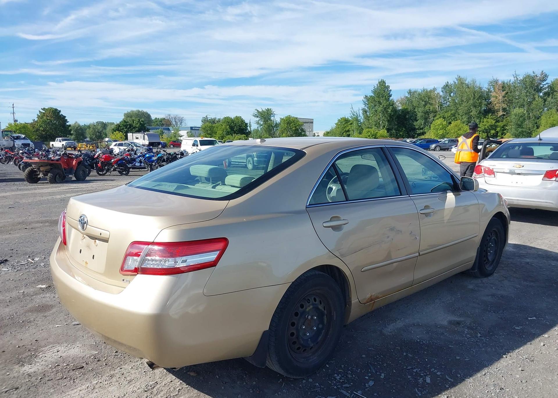 2011 TOYOTA CAMRY LE