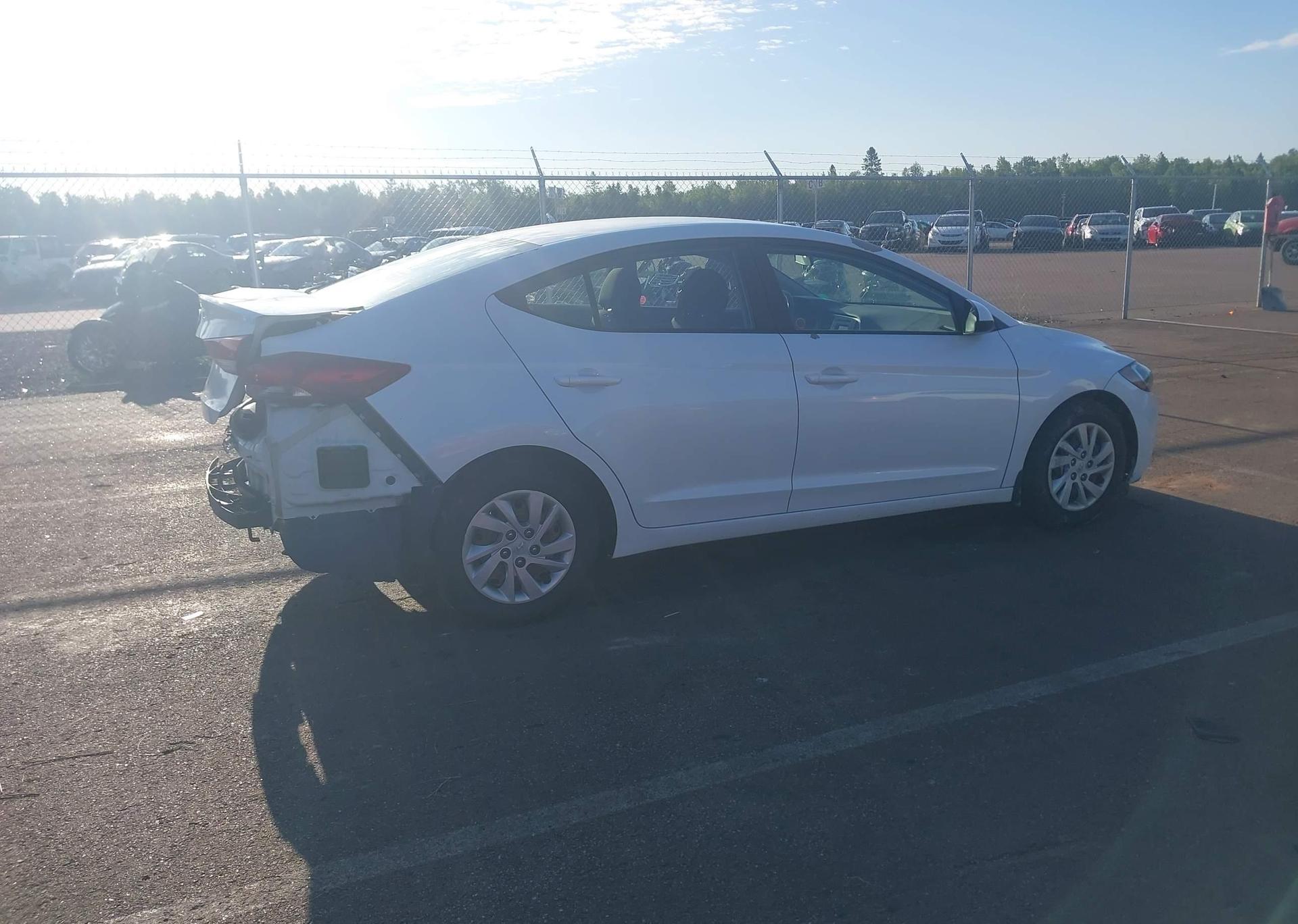 2017 HYUNDAI elantra se