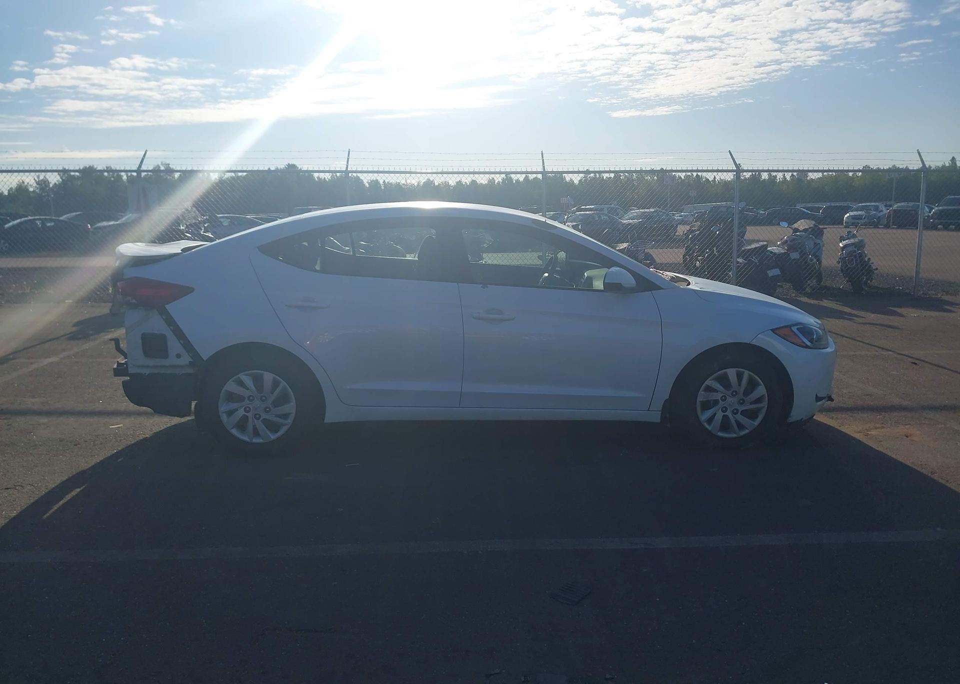 2017 HYUNDAI elantra se