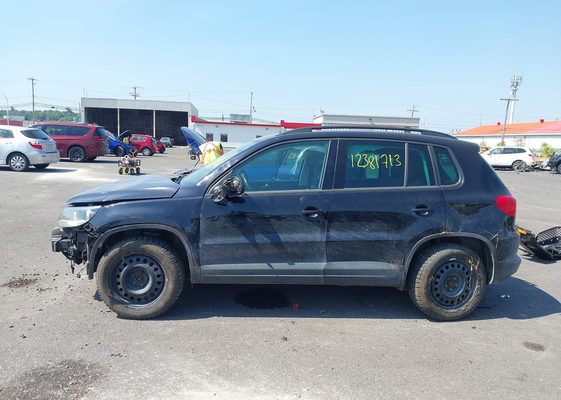 2015 VOLKSWAGEN TIGUAN S
