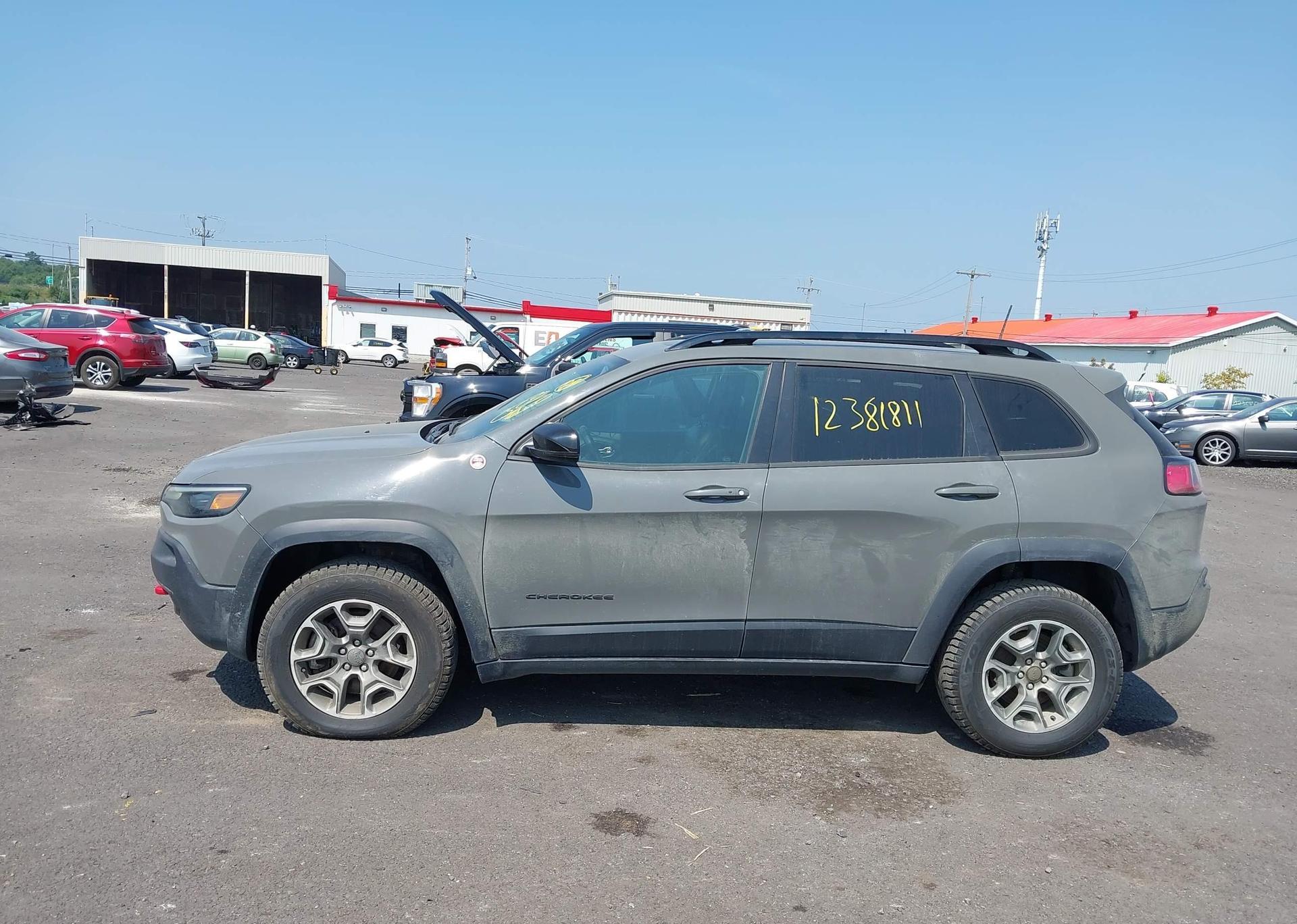 2022 JEEP CHEROKEE TRAILHAWK
