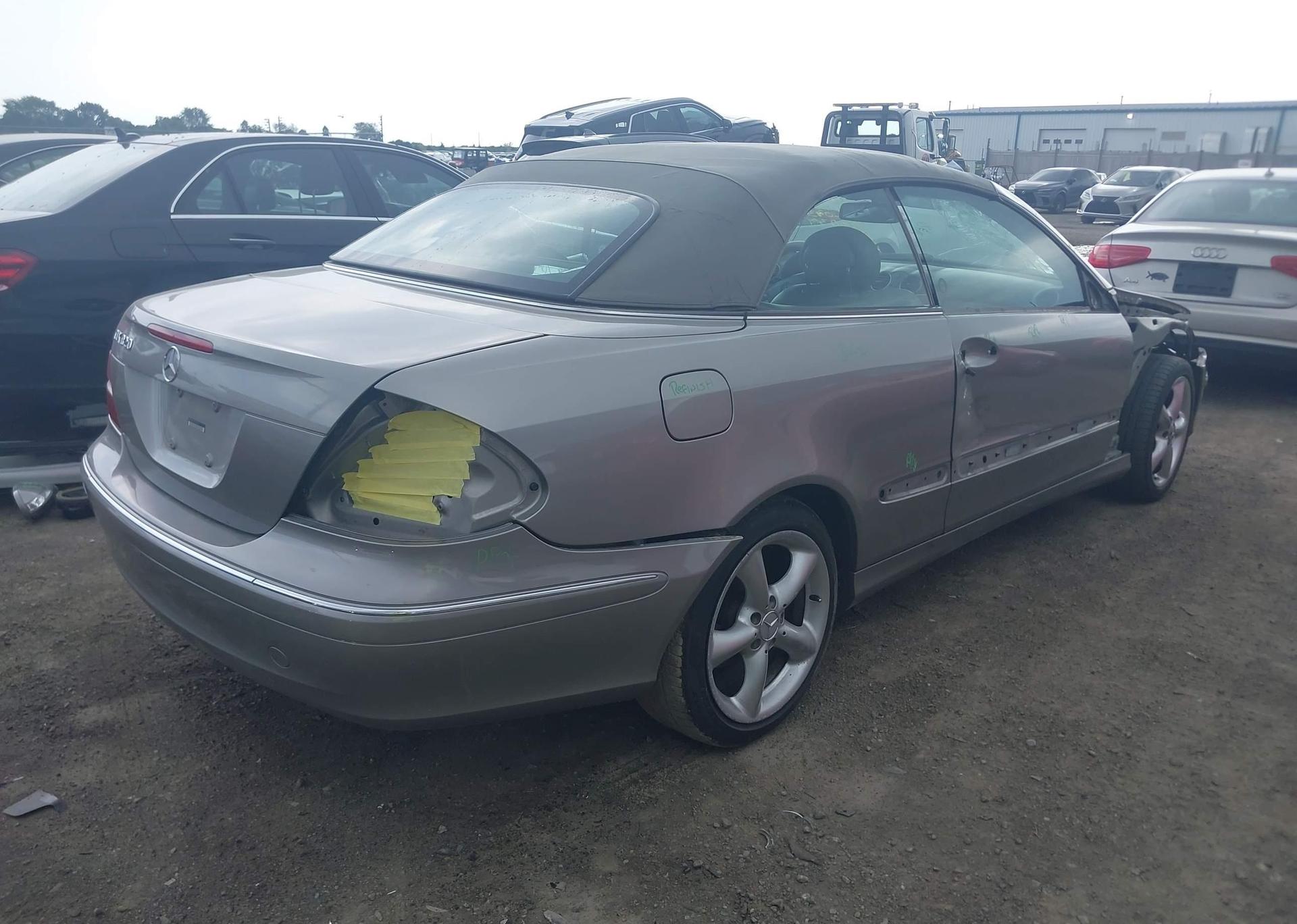 2005 MERCEDES-BENZ CLK 320