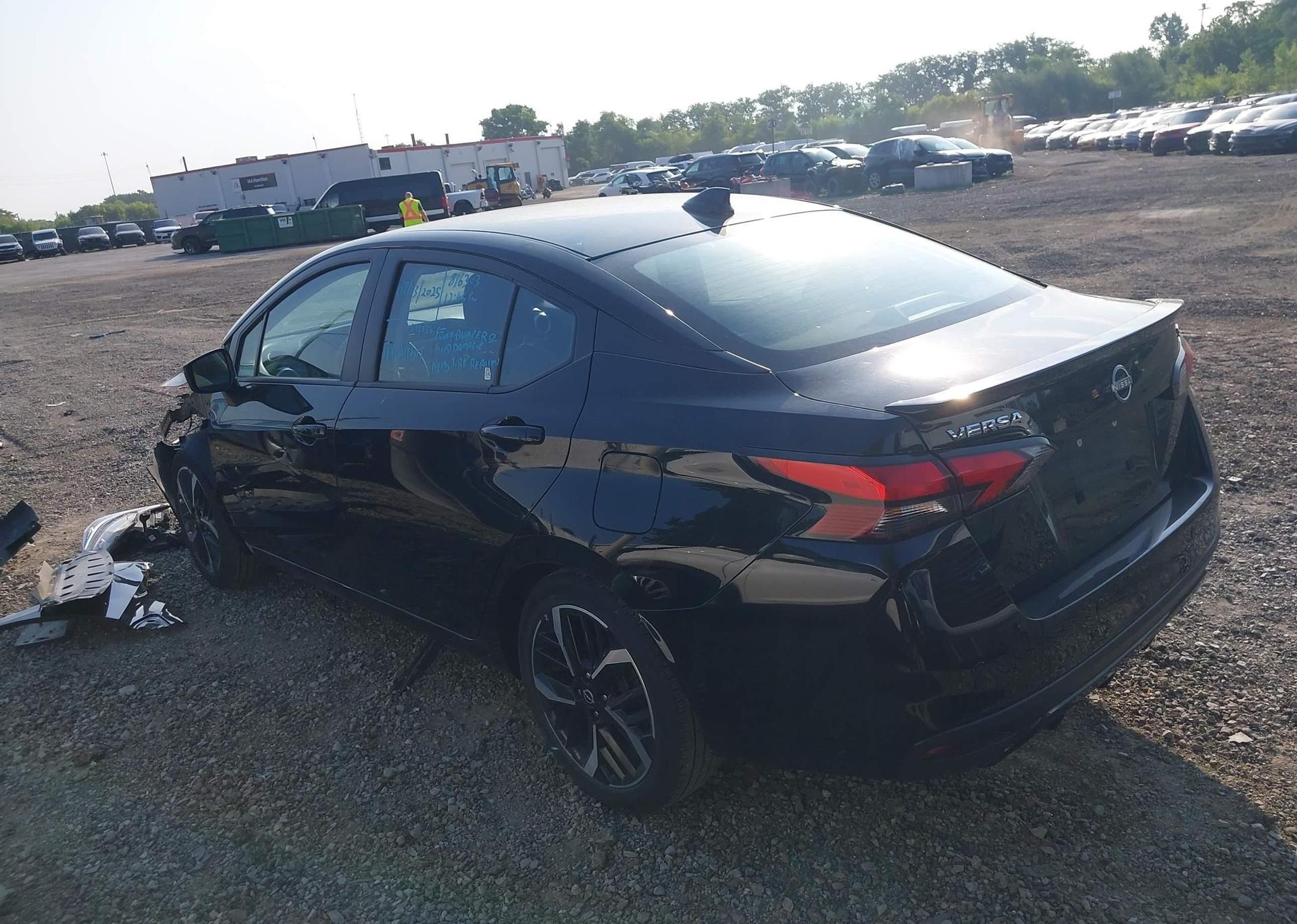 2023 NISSAN VERSA SR