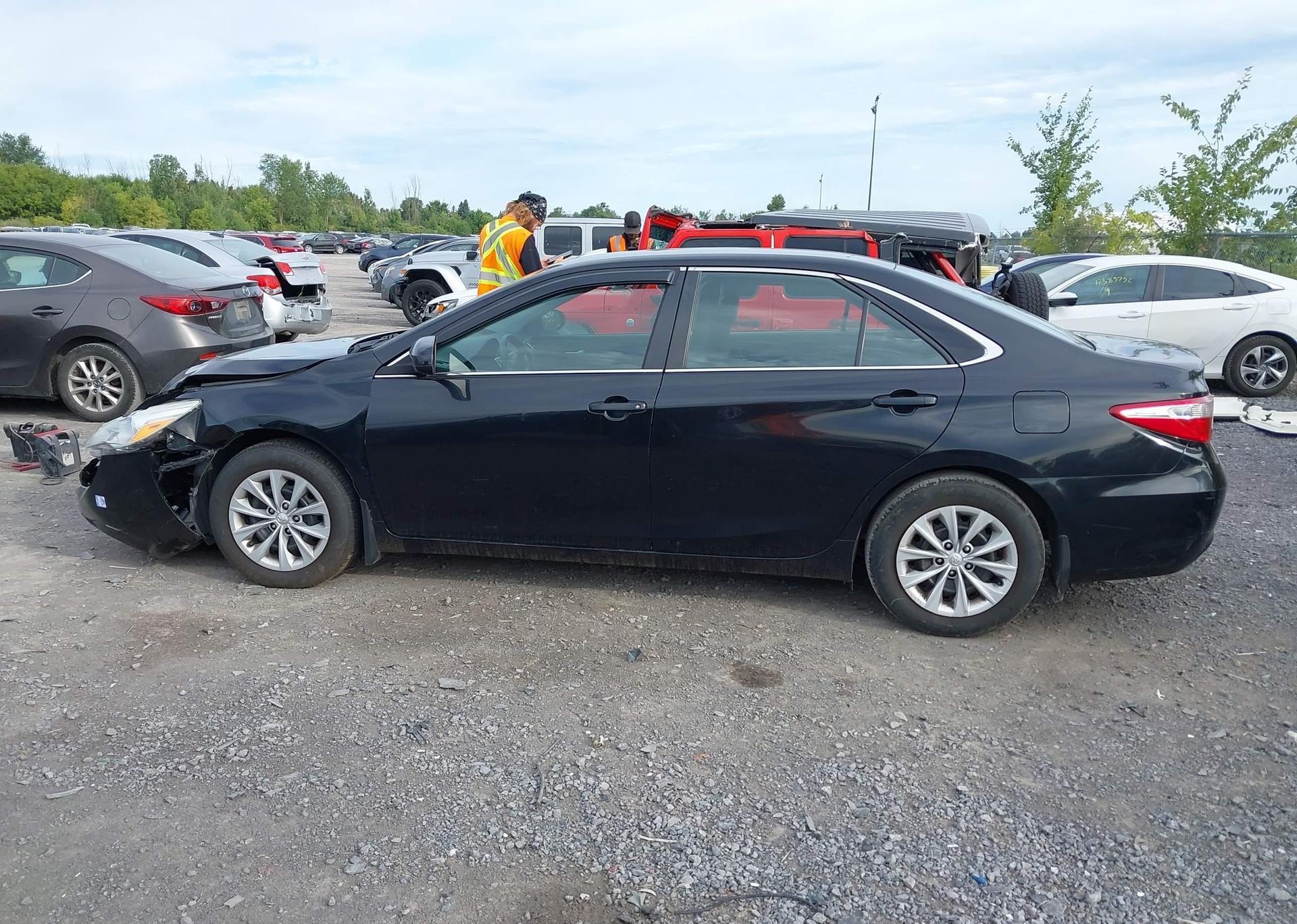 2015 TOYOTA CAMRY LE