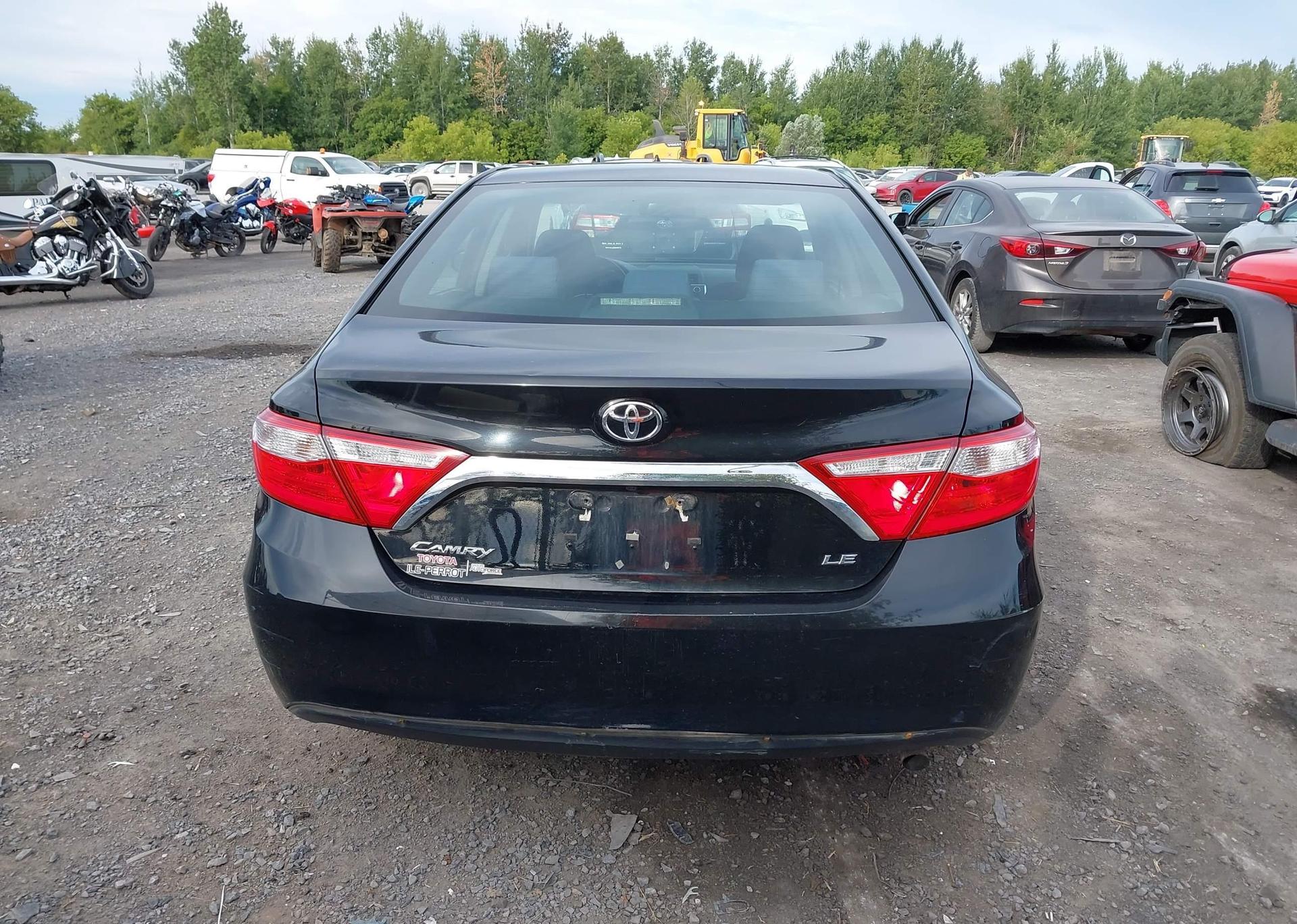 2015 TOYOTA CAMRY LE