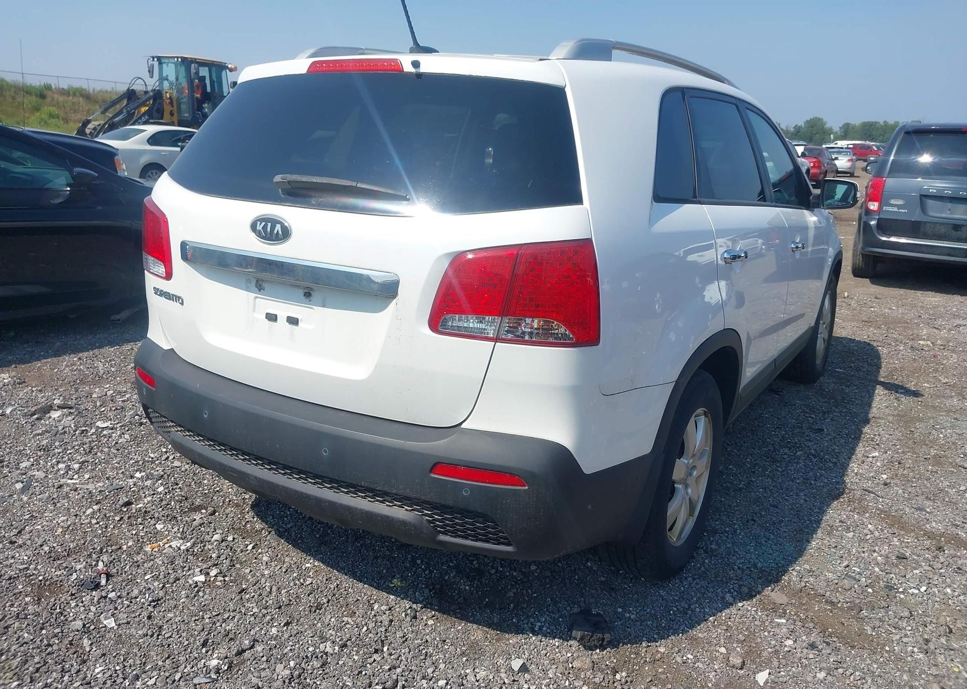 2013 KIA SORENTO LX