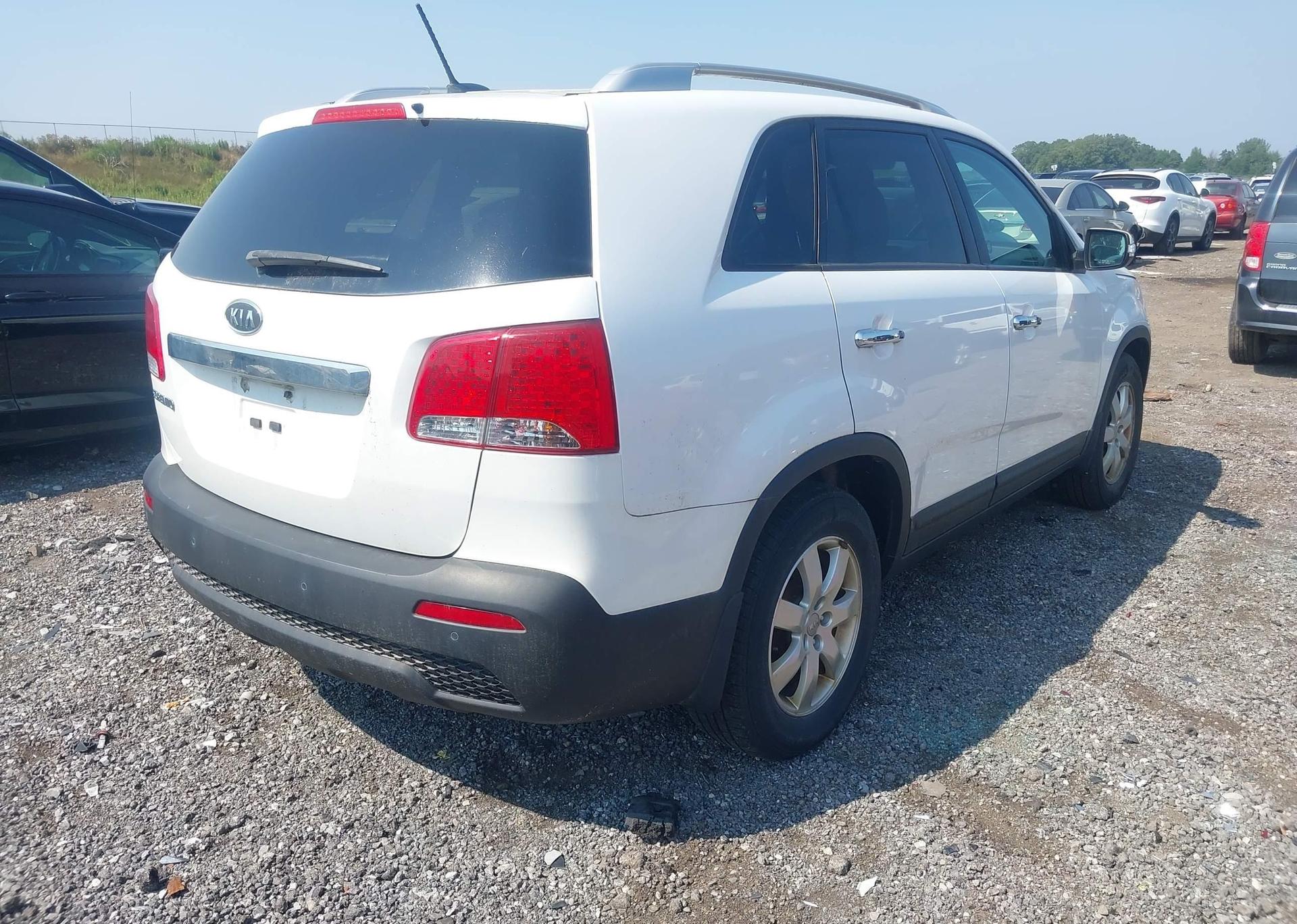2013 KIA SORENTO LX
