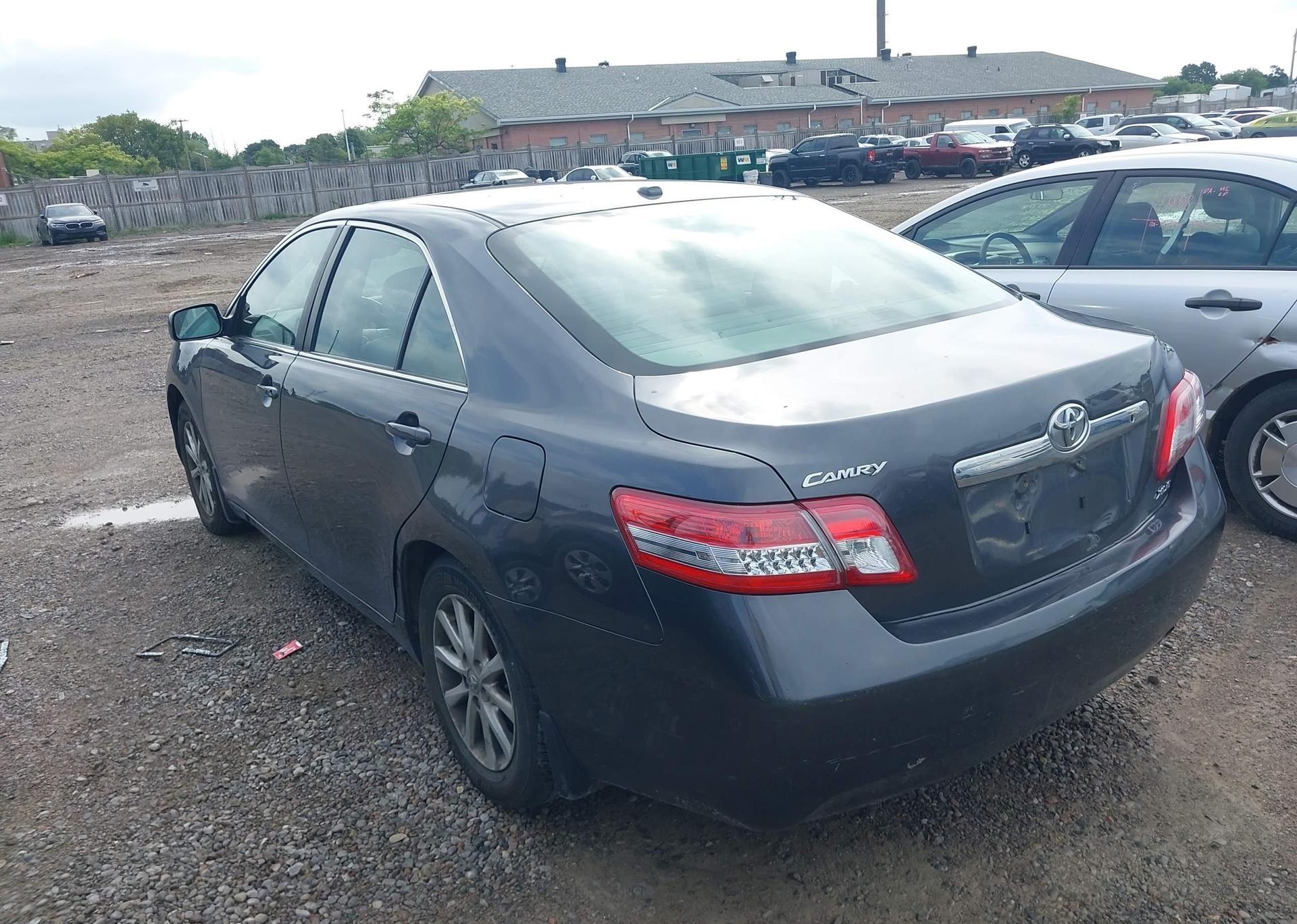 2011 TOYOTA CAMRY