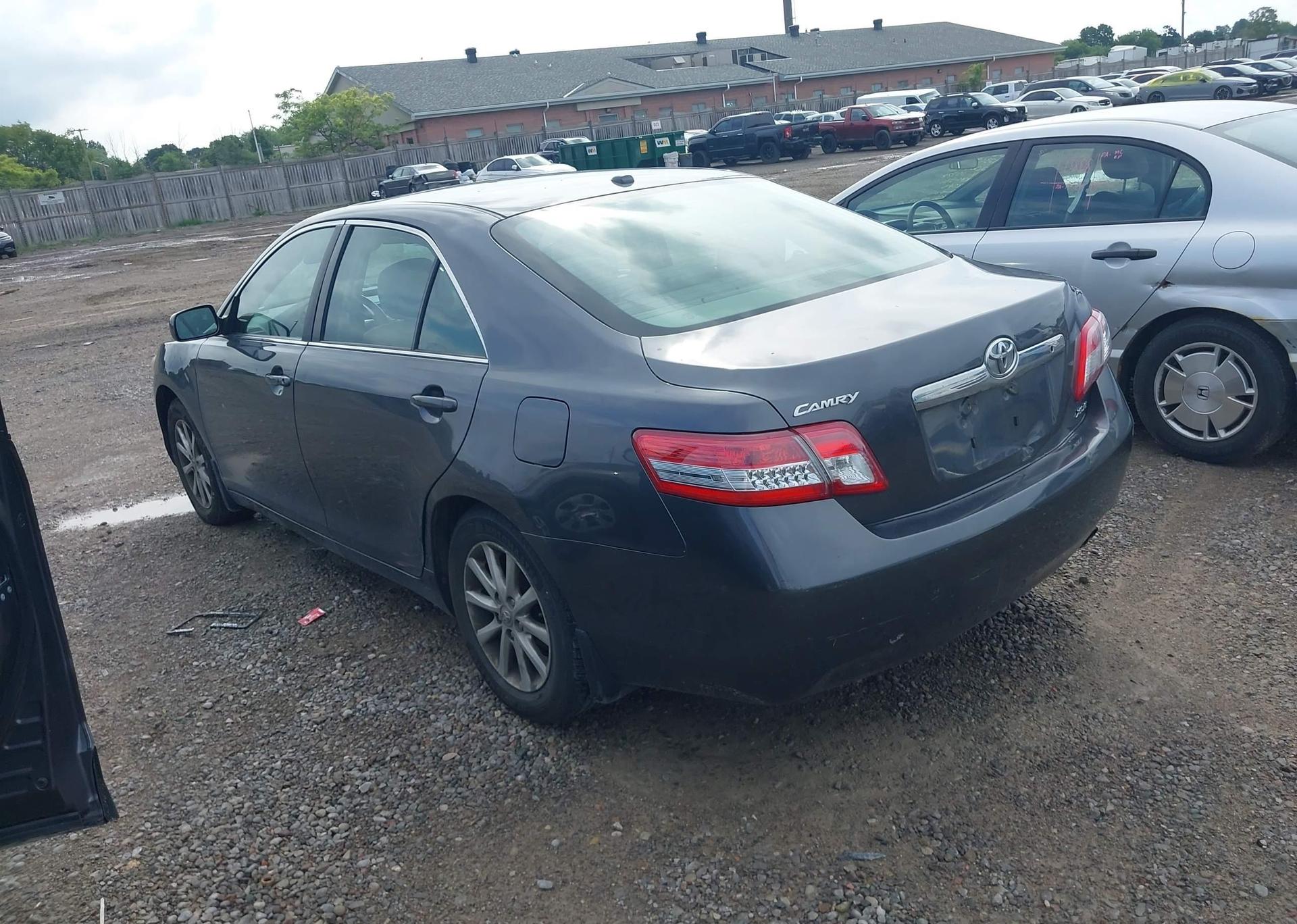 2011 TOYOTA CAMRY
